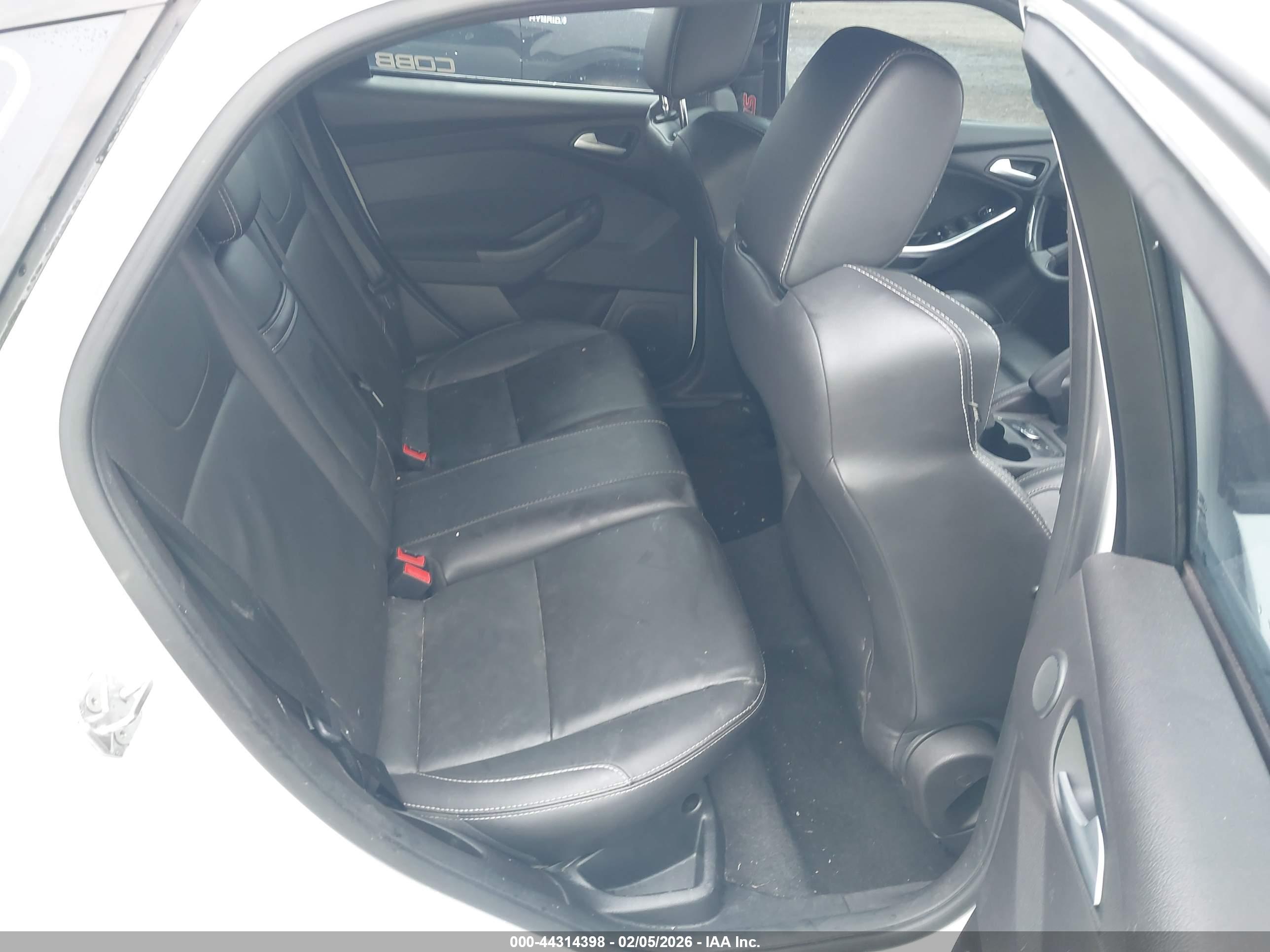 FORD FOCUS image 8