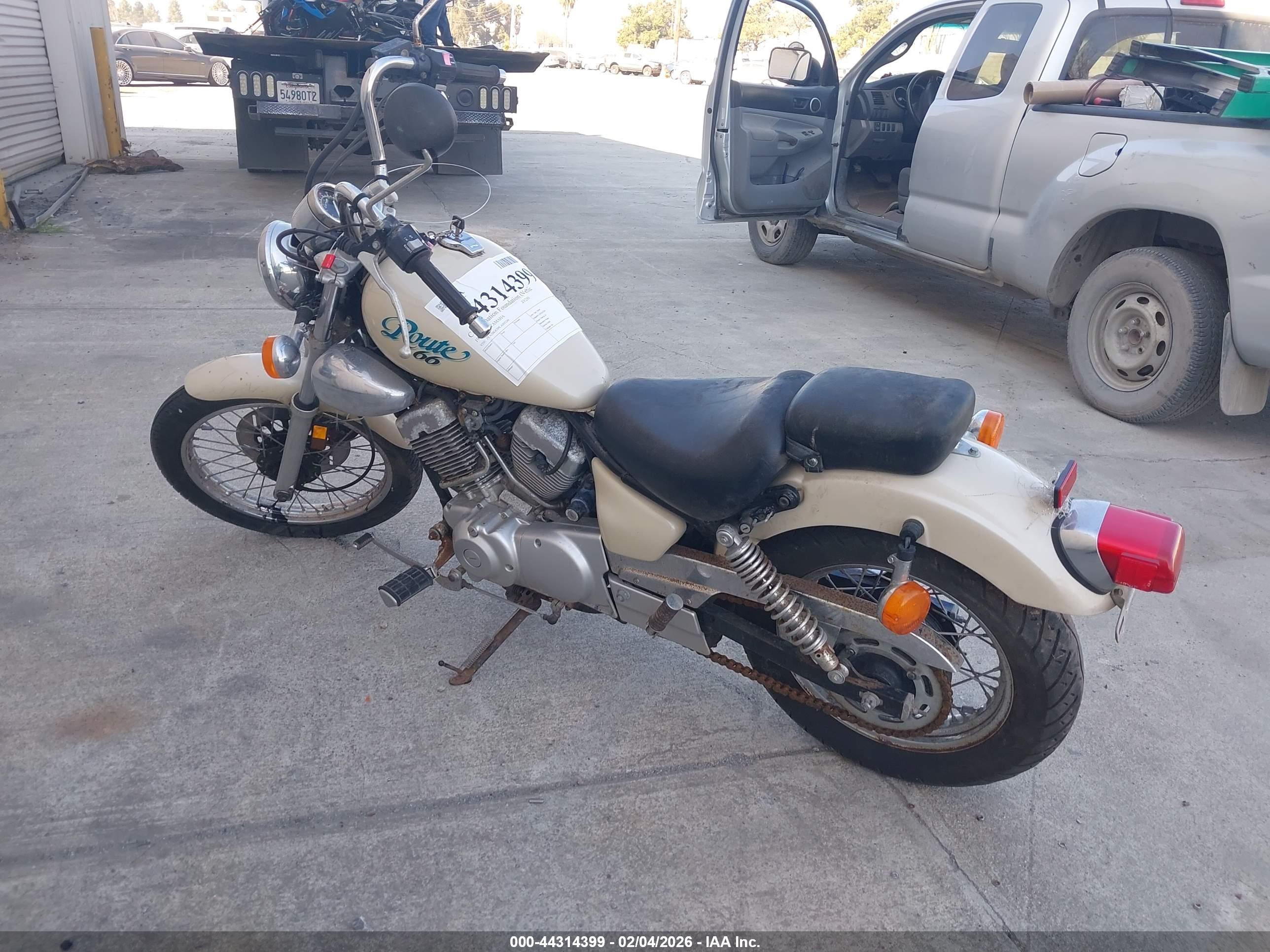YAMAHA XV250 image 3