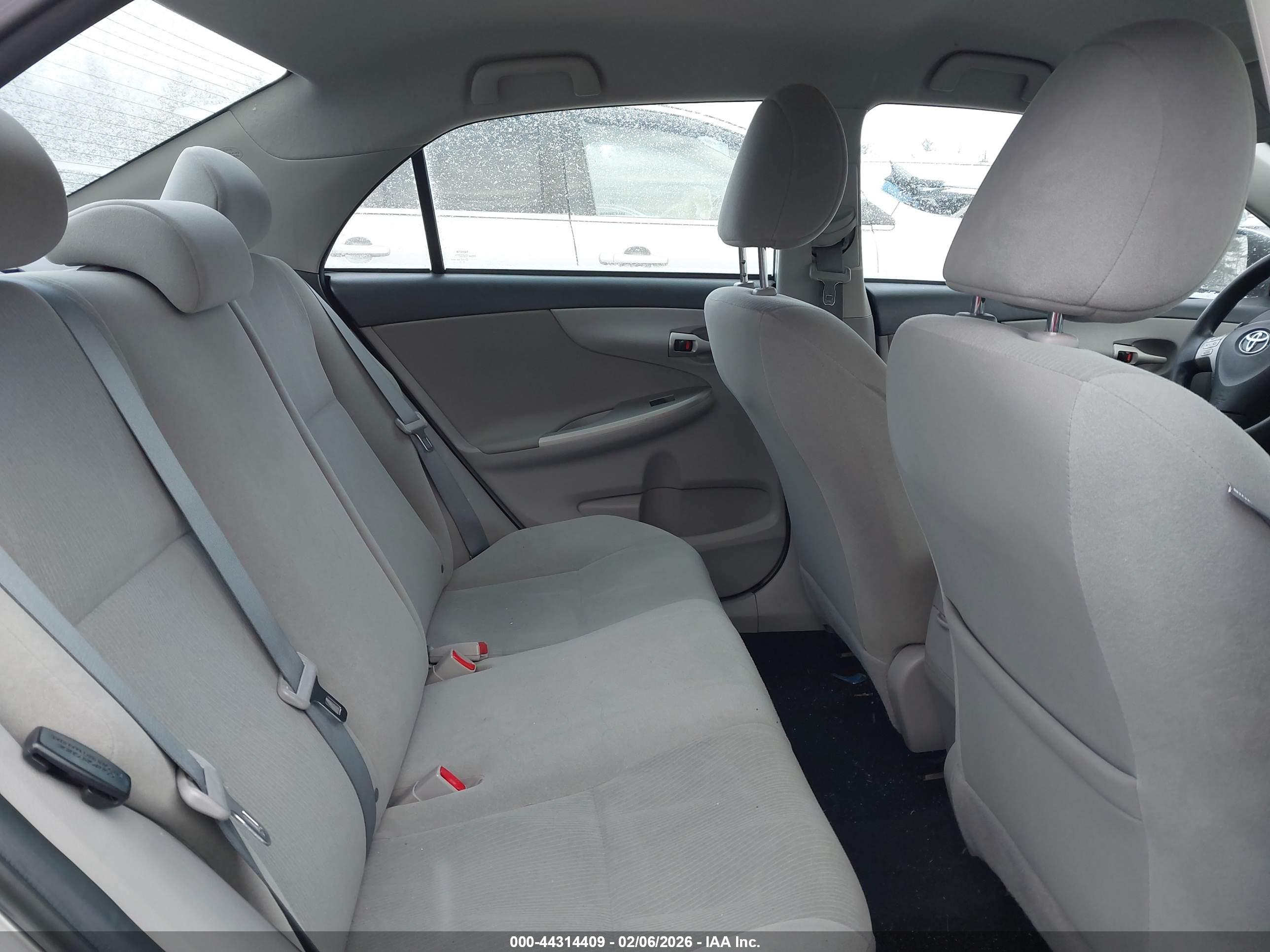 TOYOTA COROLLA image 8