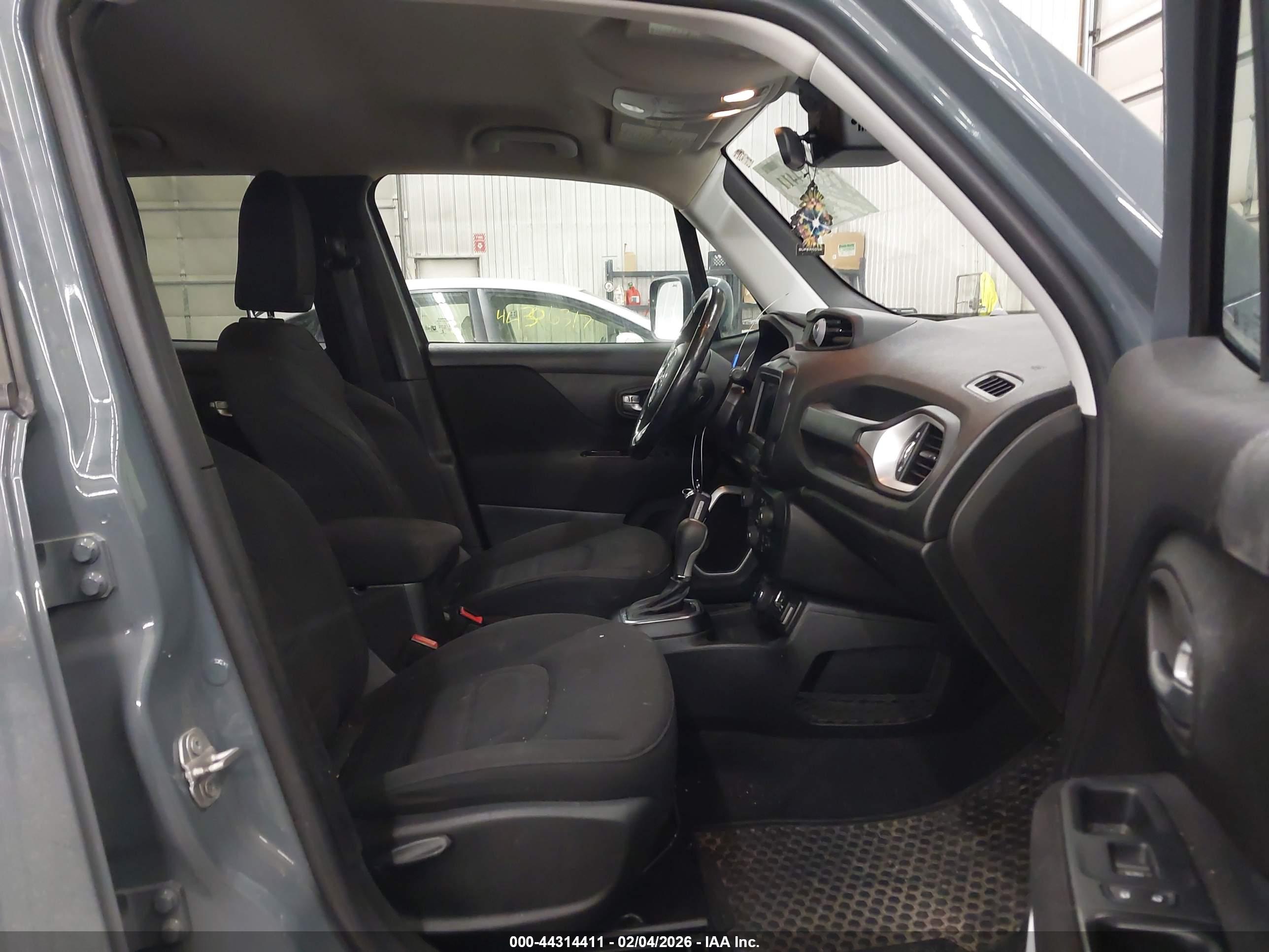 JEEP RENEGADE image 5