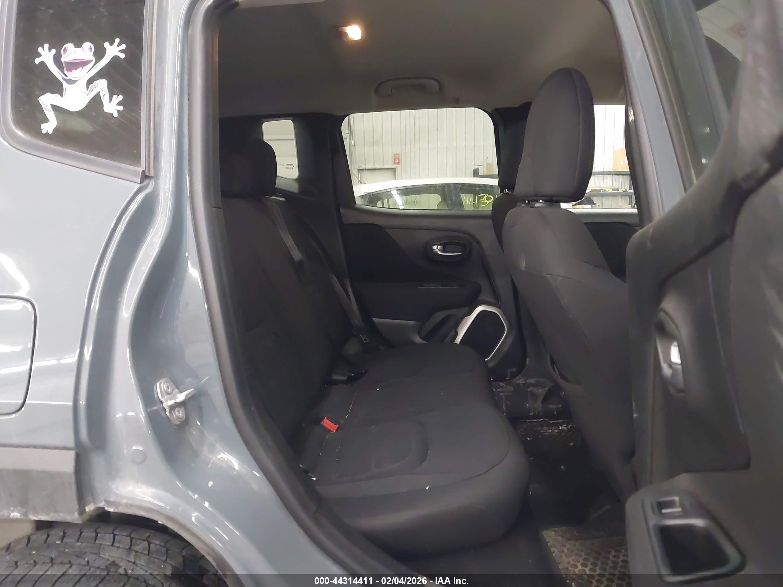 JEEP RENEGADE image 8