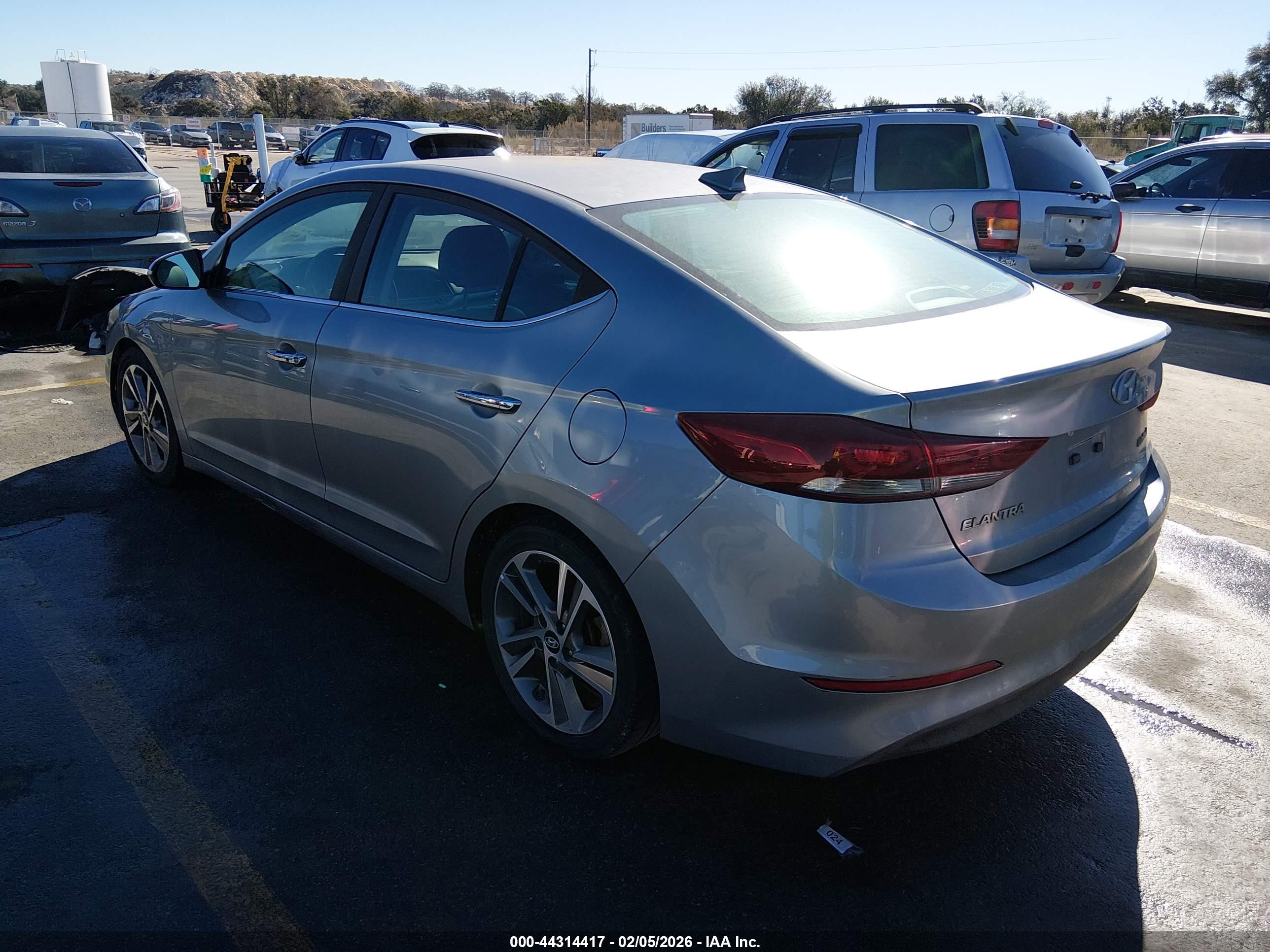HYUNDAI ELANTRA image 3