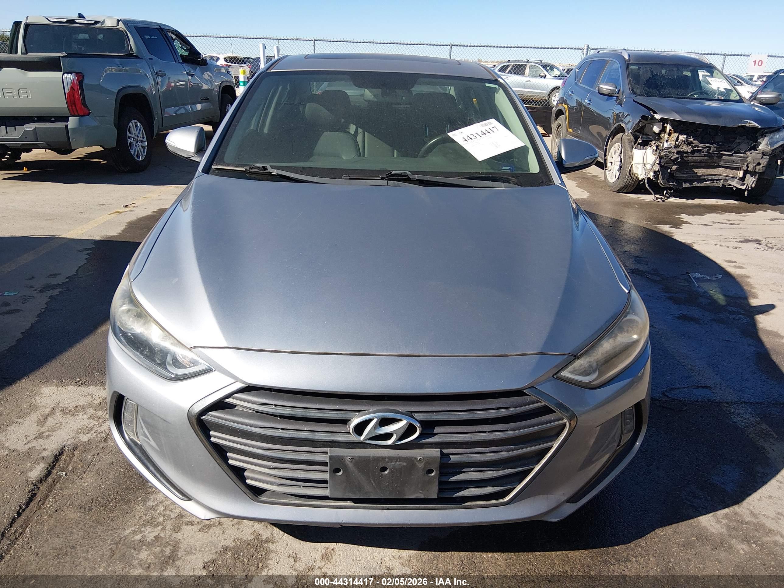 HYUNDAI ELANTRA image 6