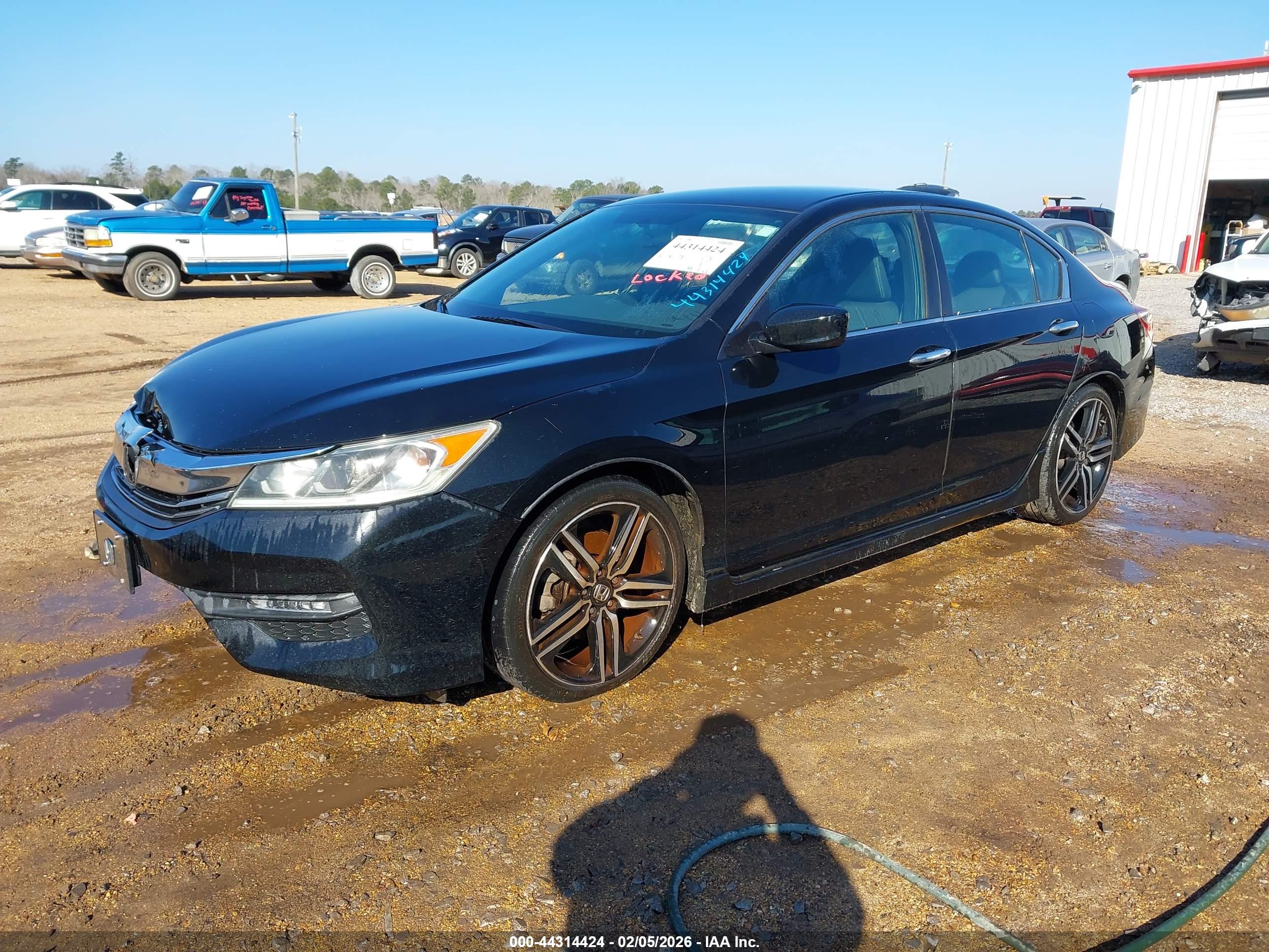 HONDA ACCORD image 2