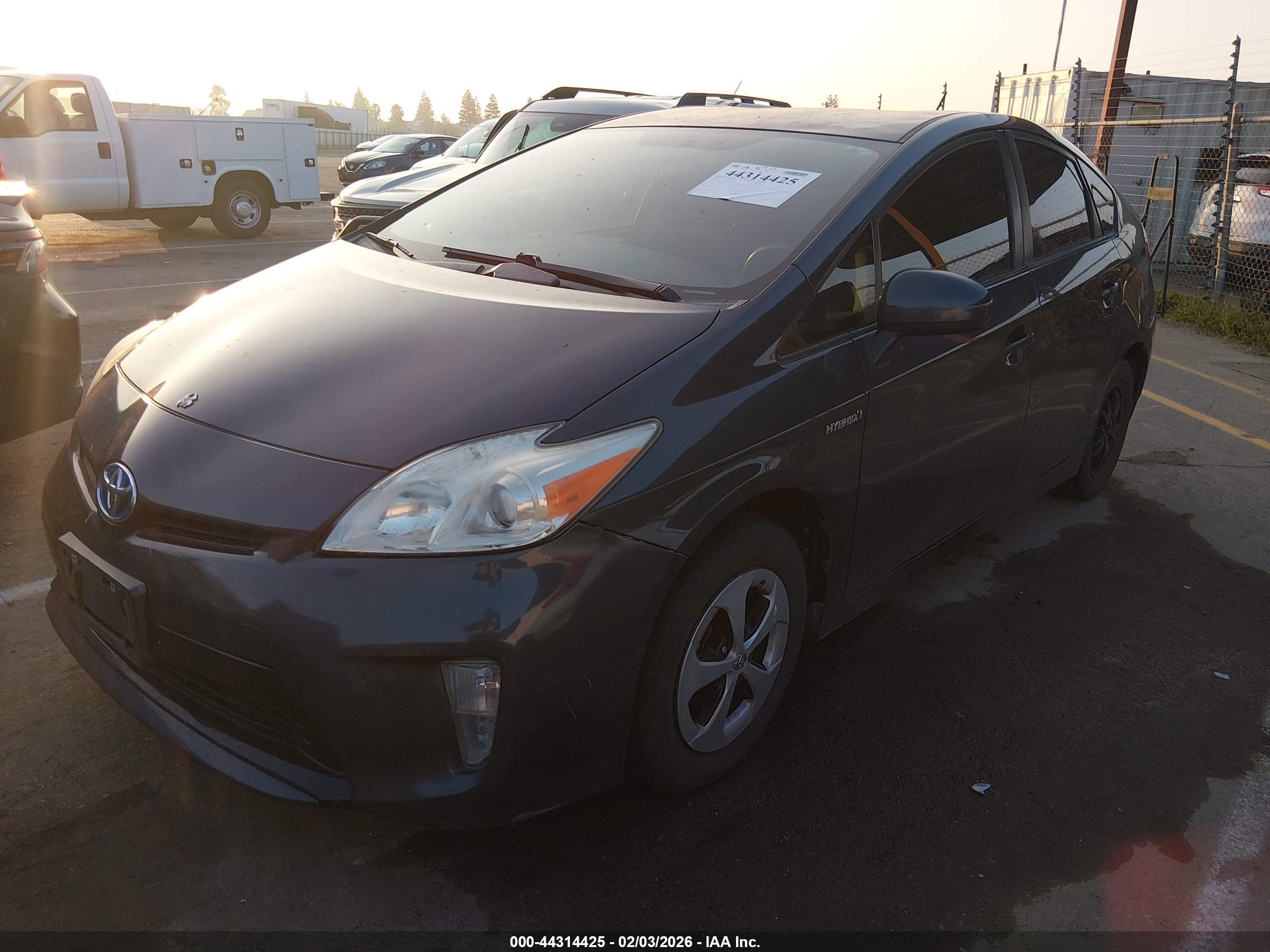 TOYOTA PRIUS image 2