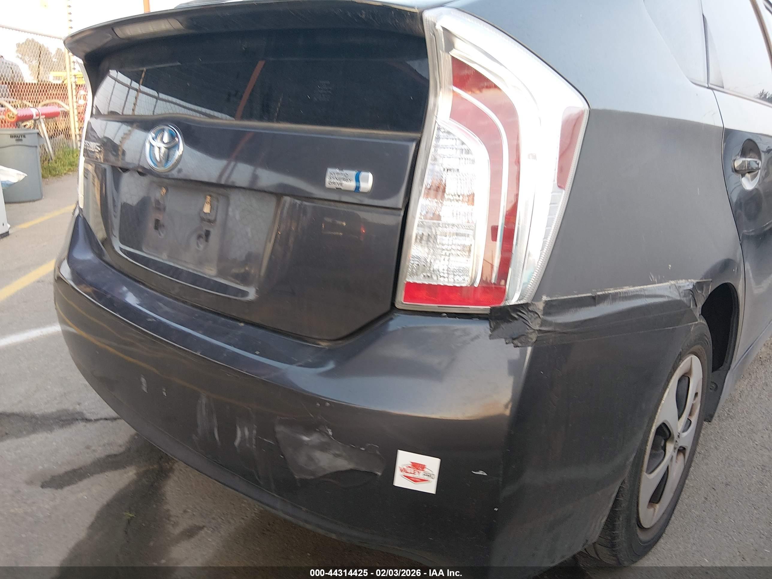 TOYOTA PRIUS image 6