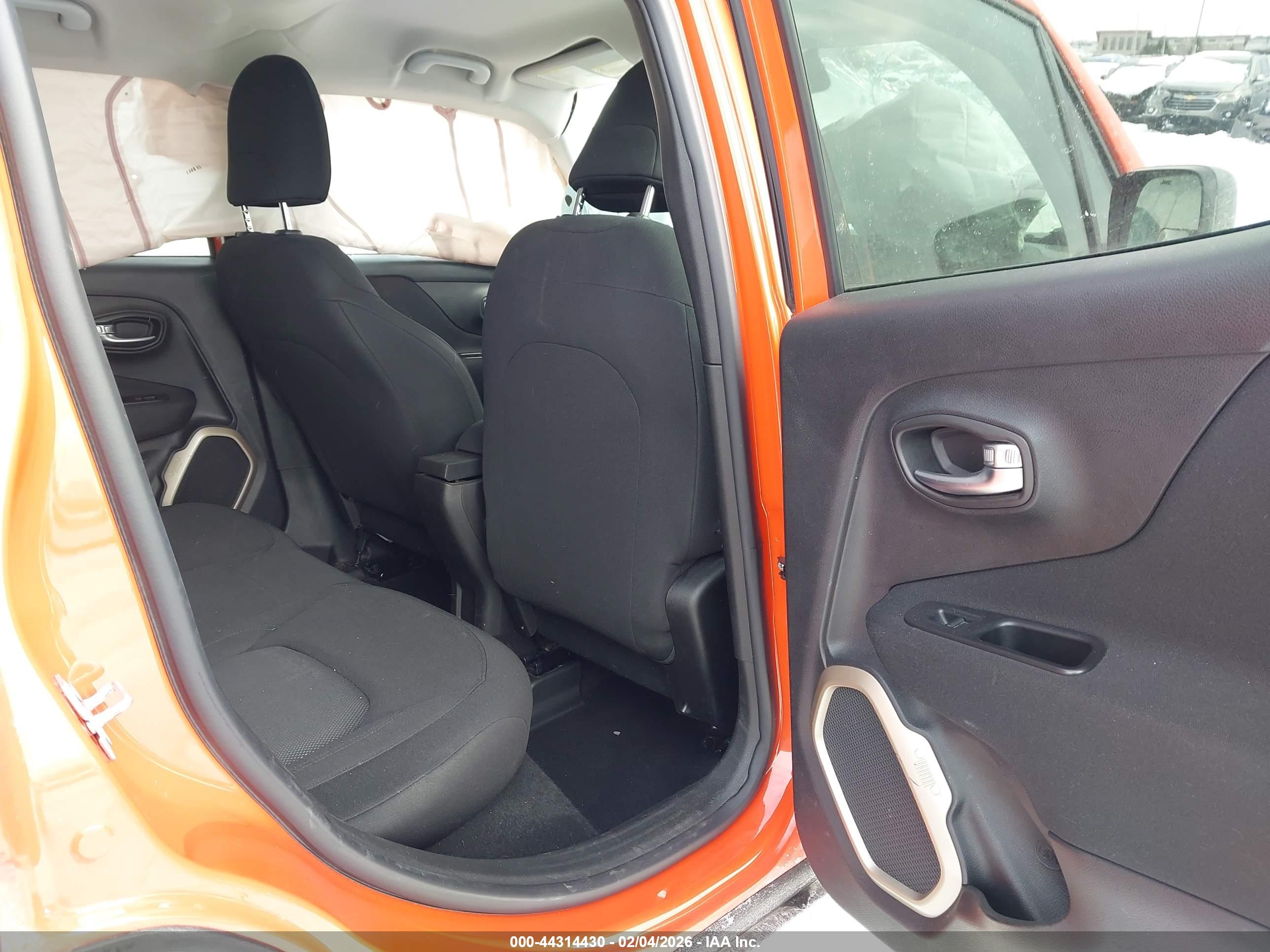 JEEP RENEGADE image 8