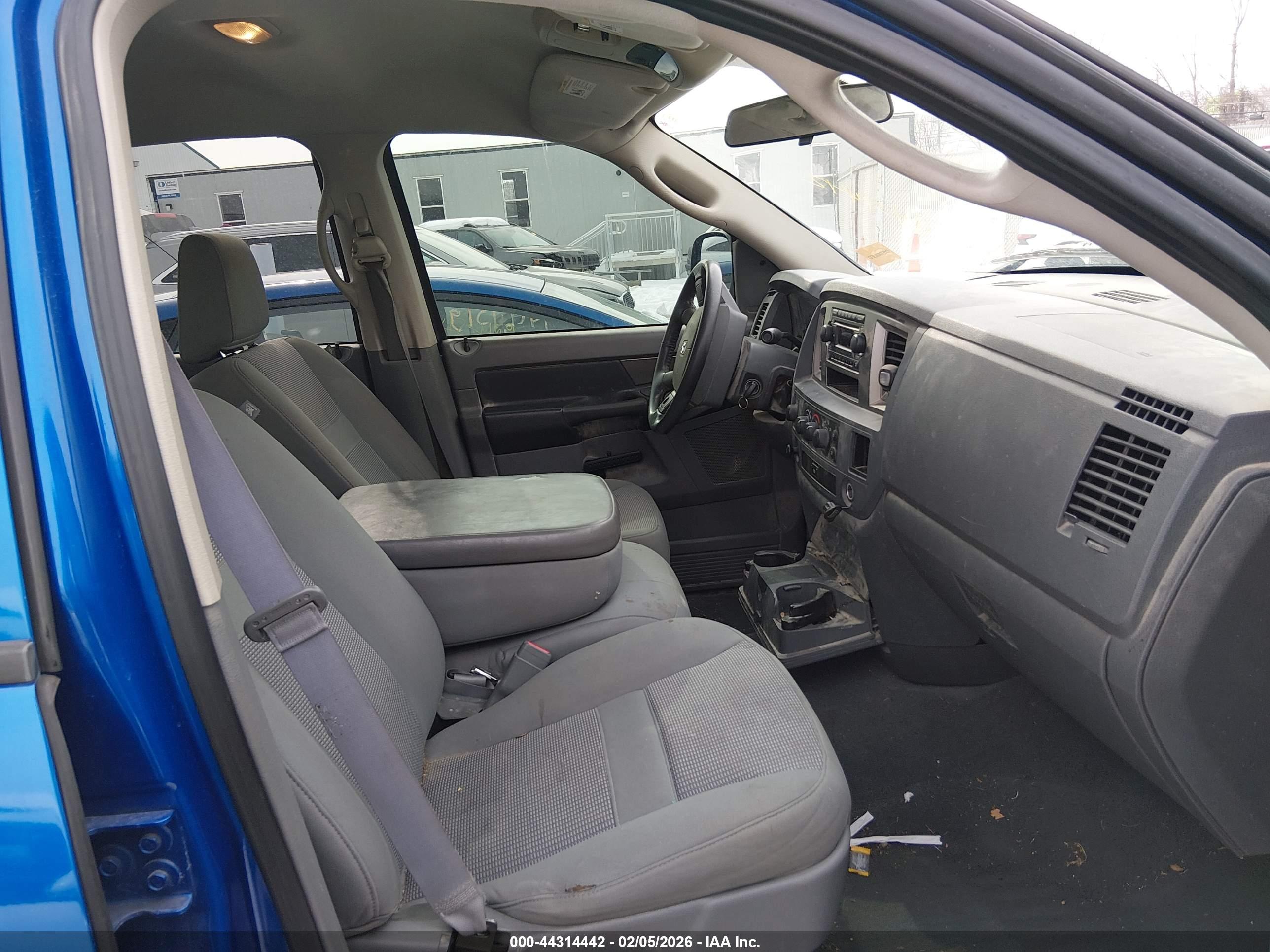 DODGE RAM image 5