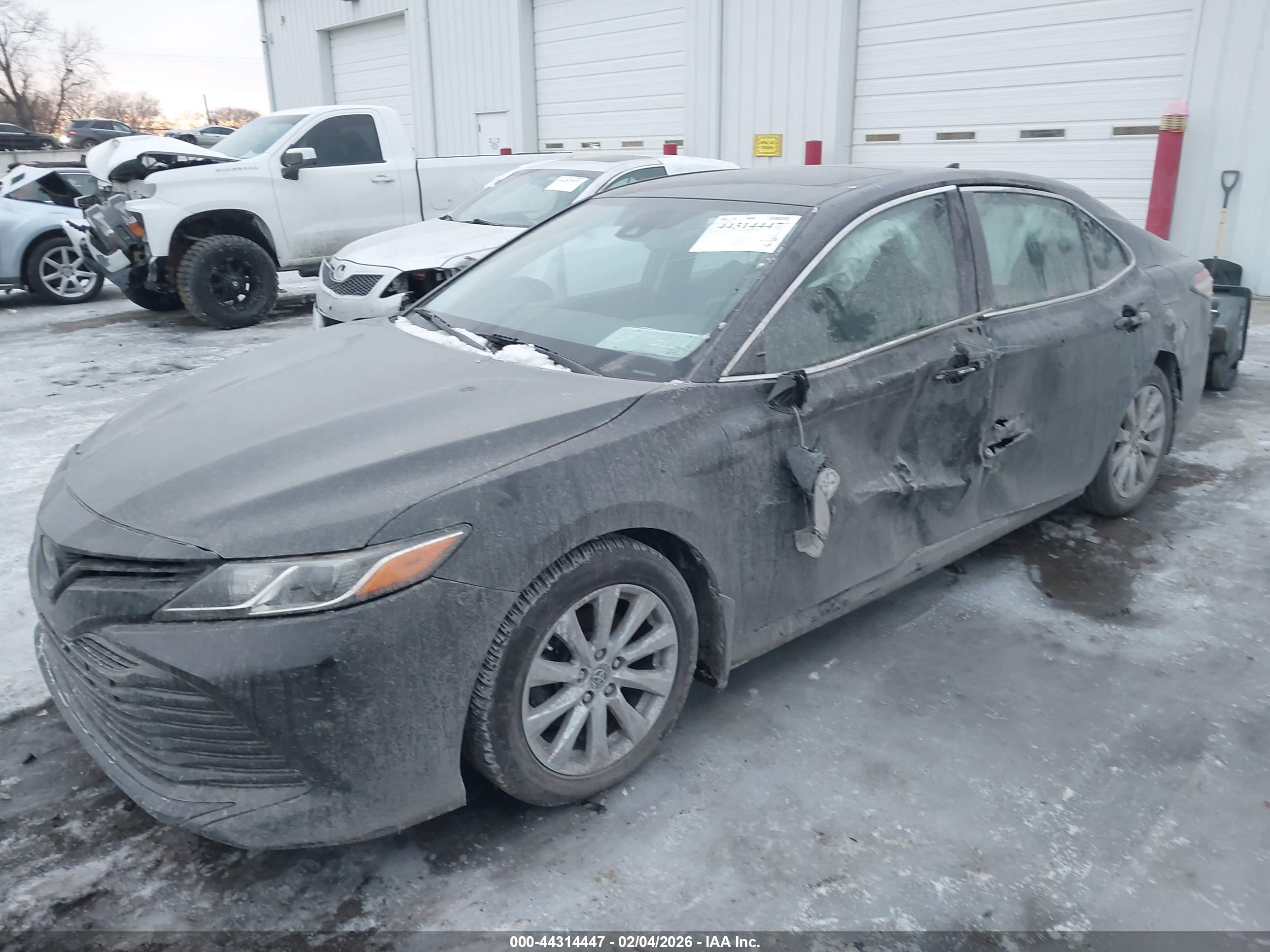 TOYOTA CAMRY image 2