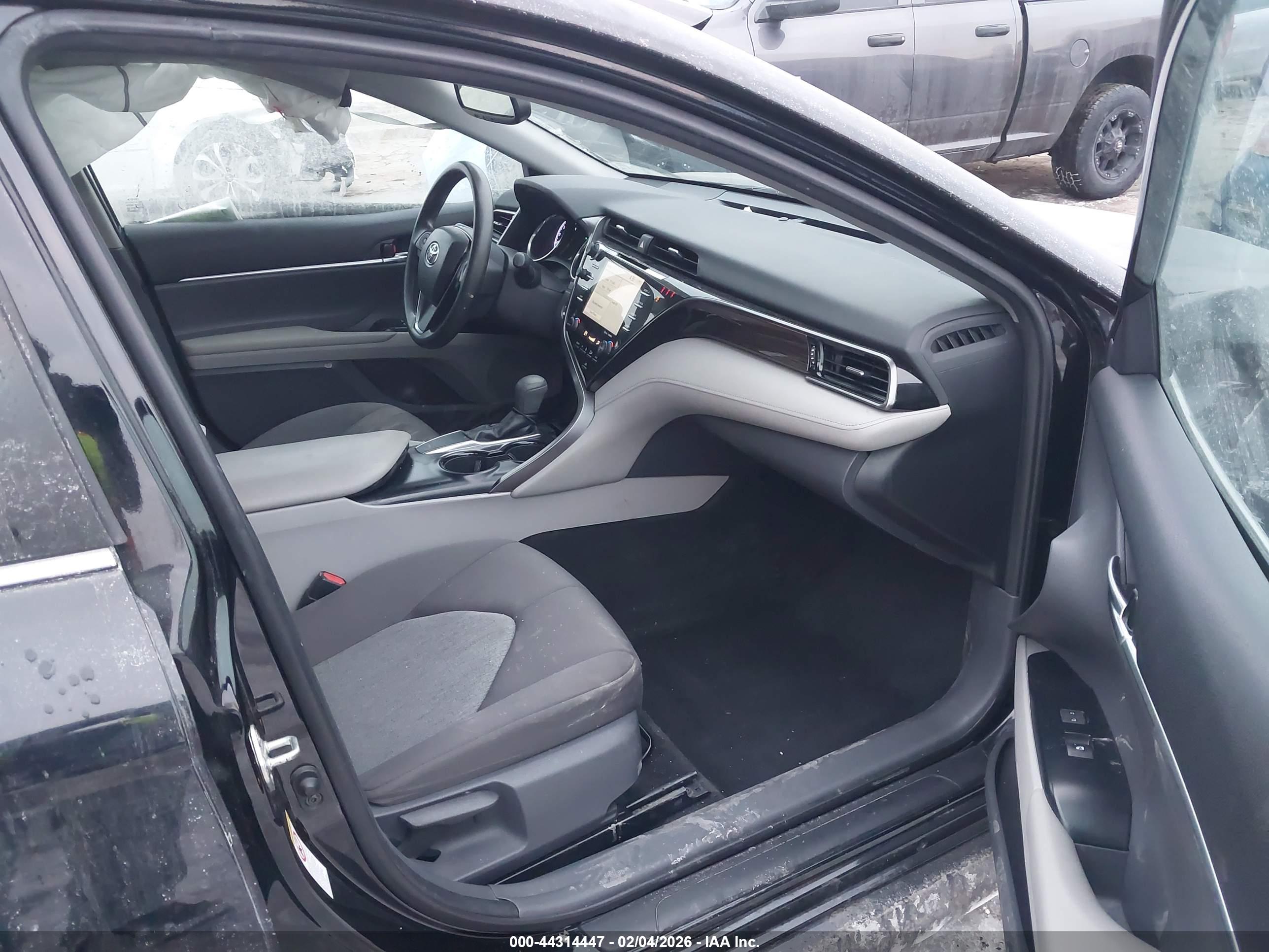 TOYOTA CAMRY image 5