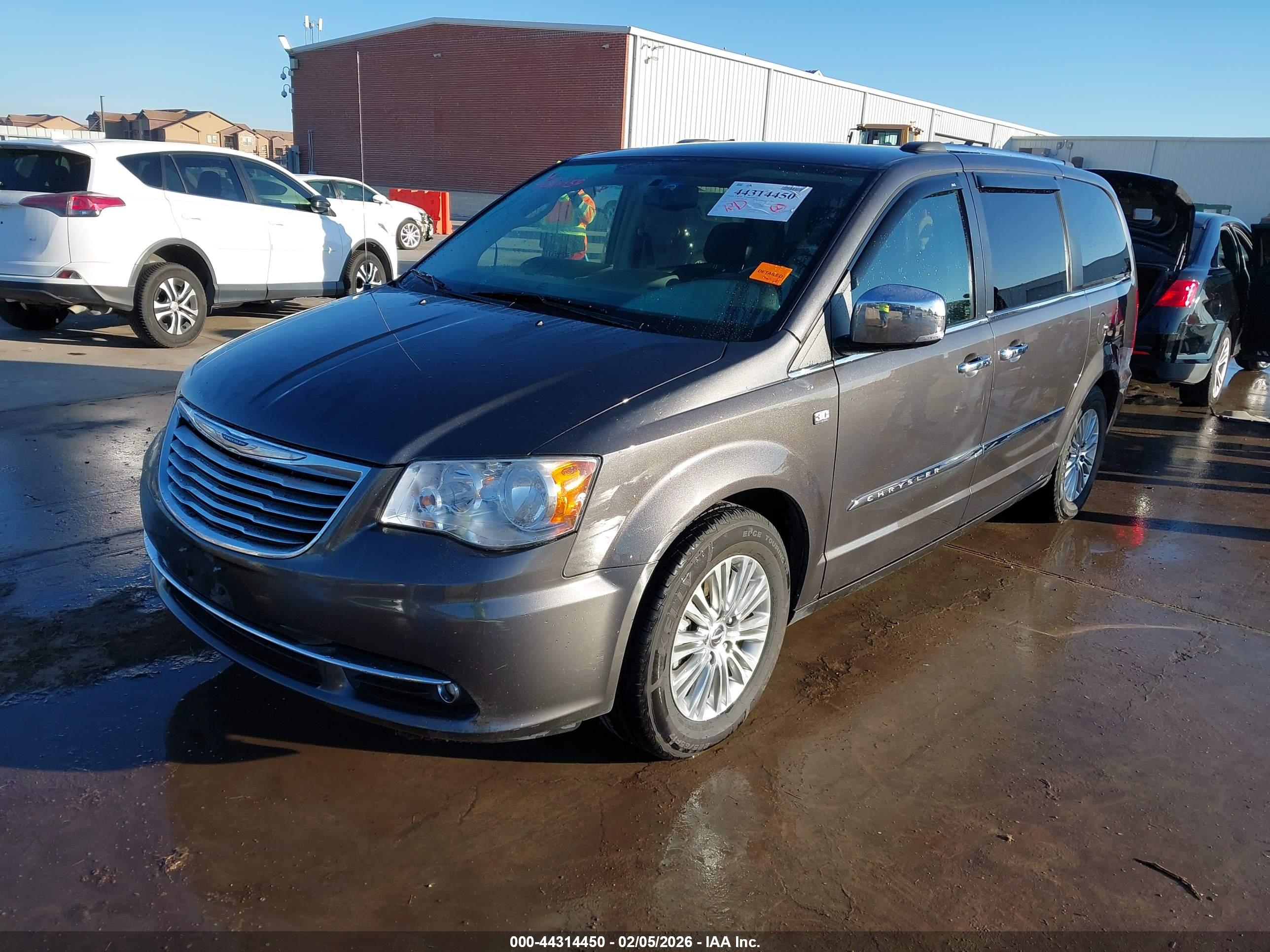 CHRYSLER TOWN image 2