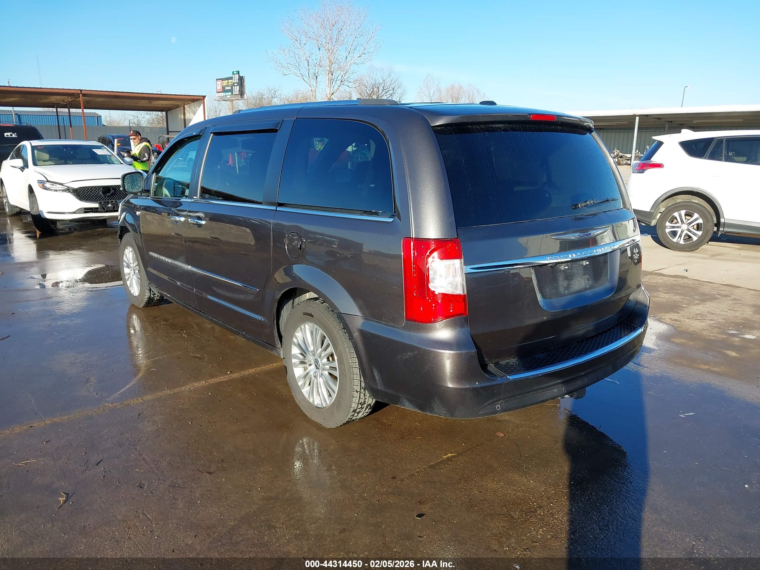 CHRYSLER TOWN image 3