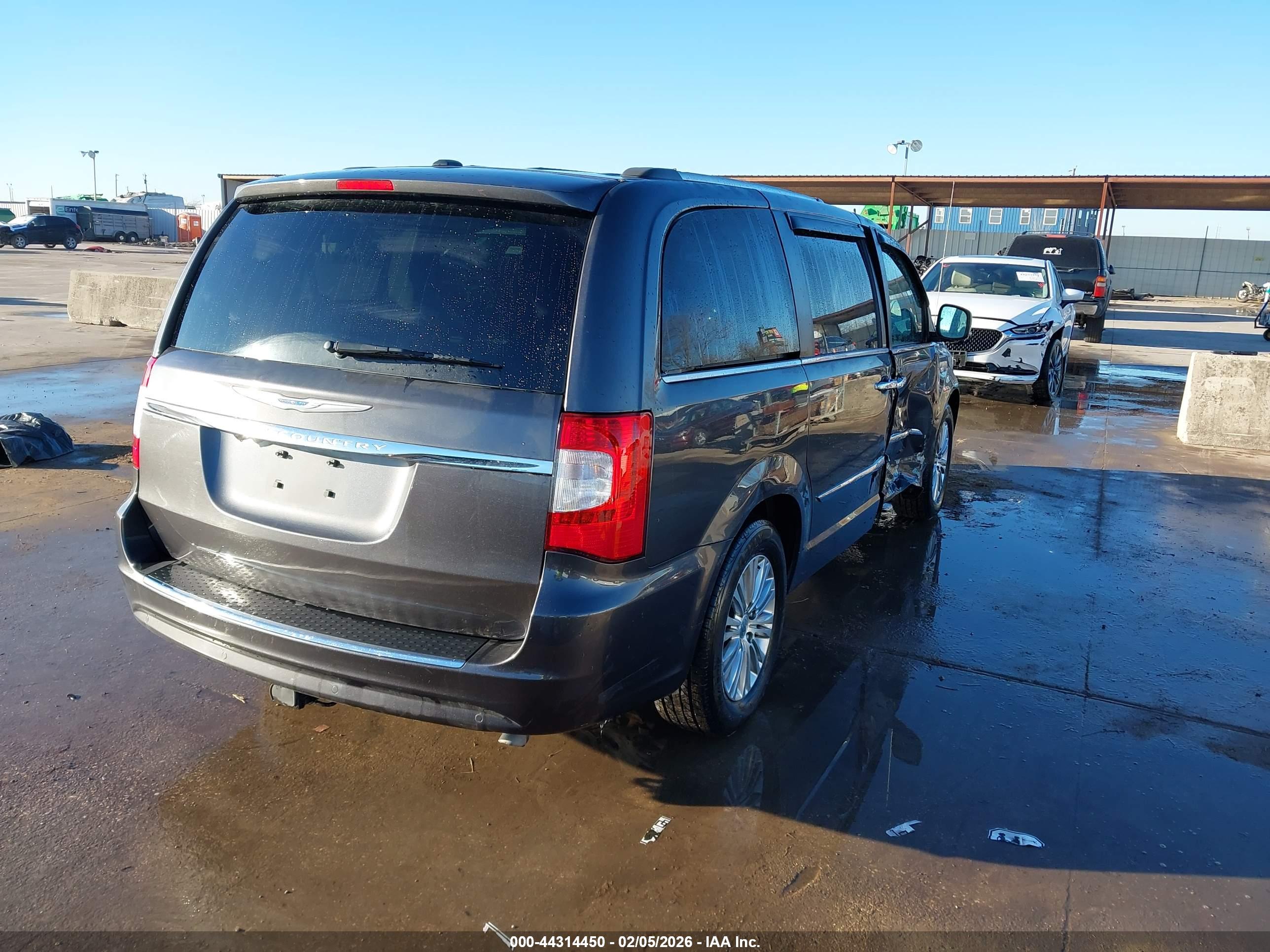 CHRYSLER TOWN image 4