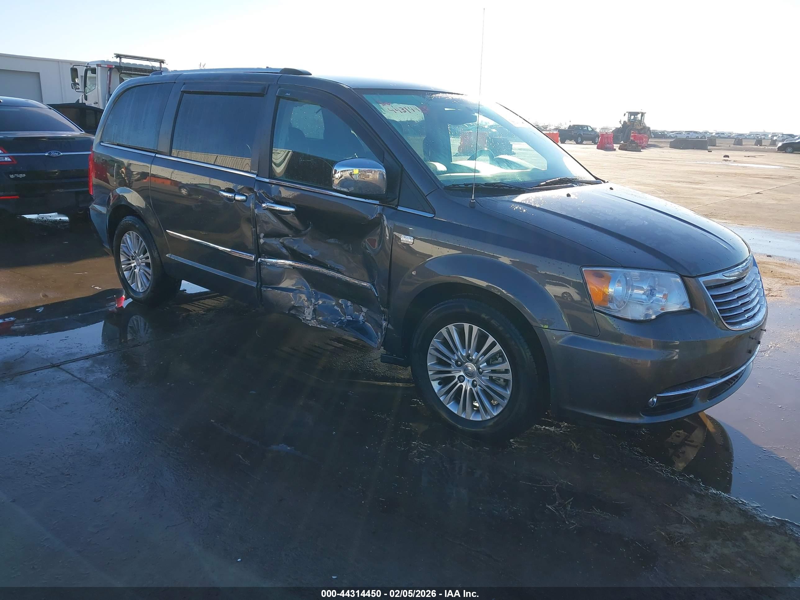 CHRYSLER TOWN image 6