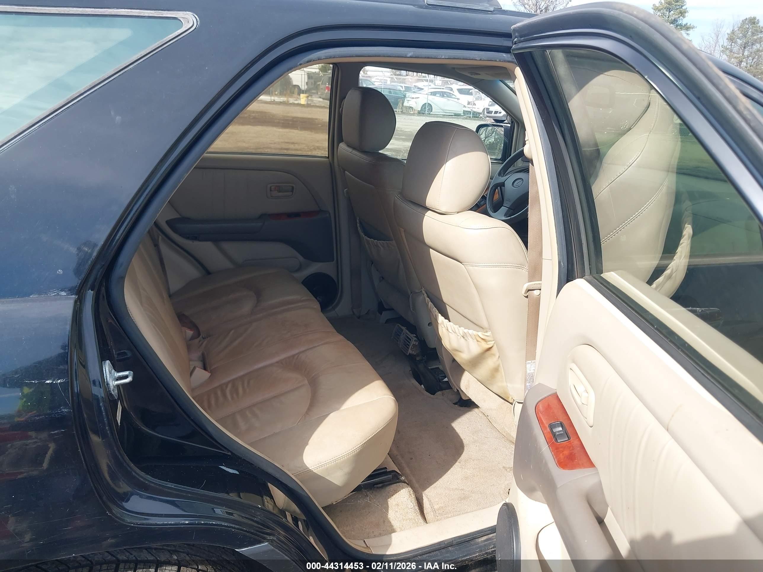 LEXUS RX image 8