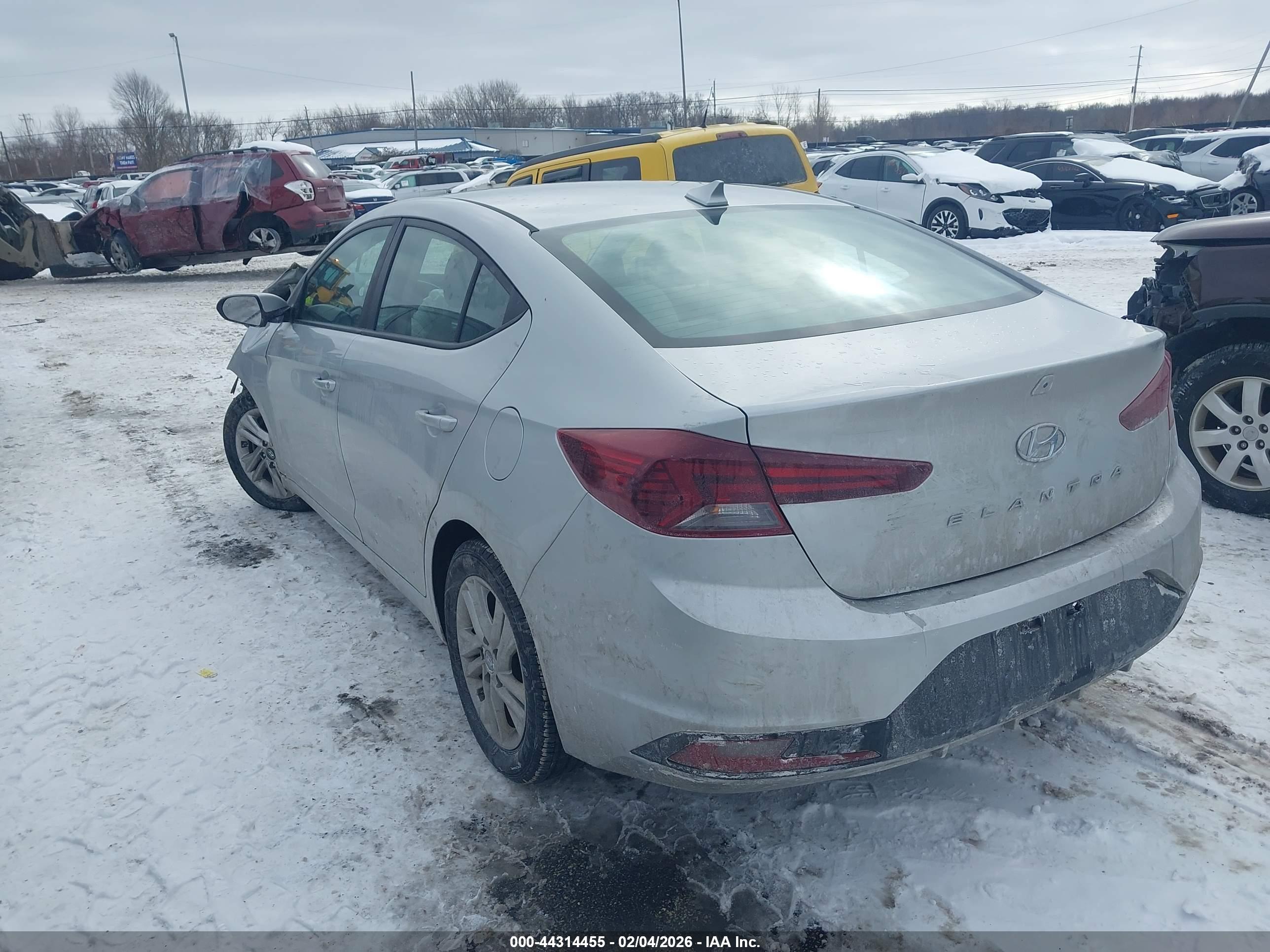 HYUNDAI ELANTRA image 3