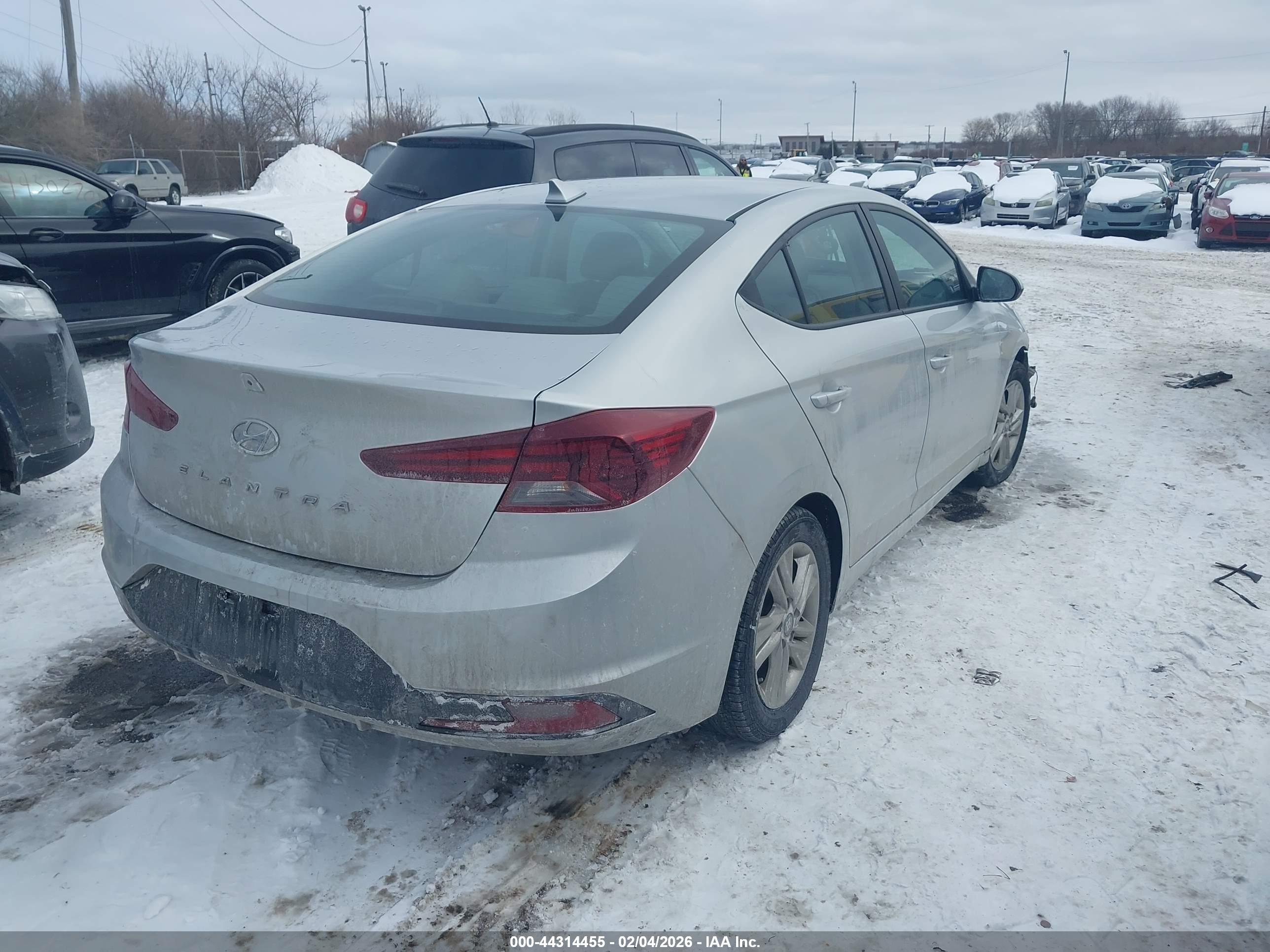 HYUNDAI ELANTRA image 4