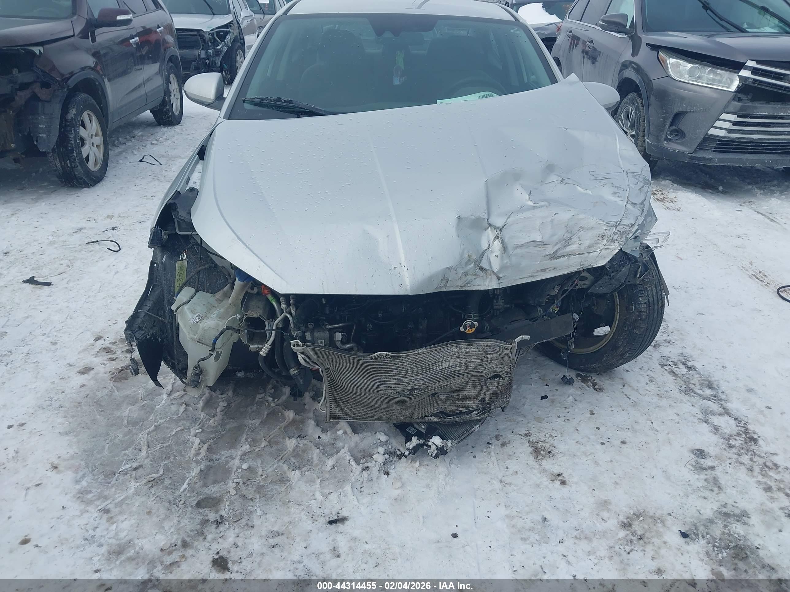 HYUNDAI ELANTRA image 6