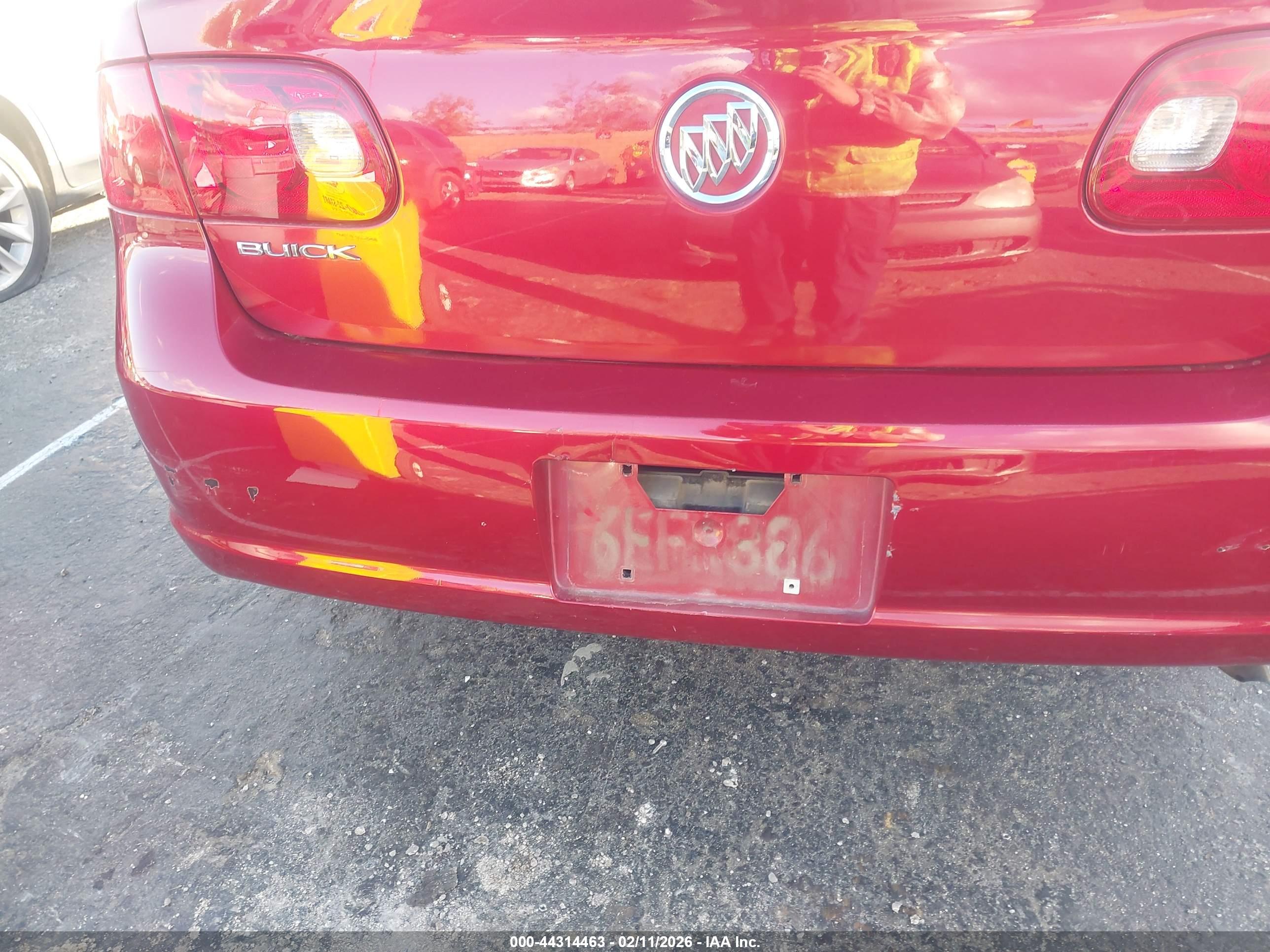 BUICK LUCERNE image 6