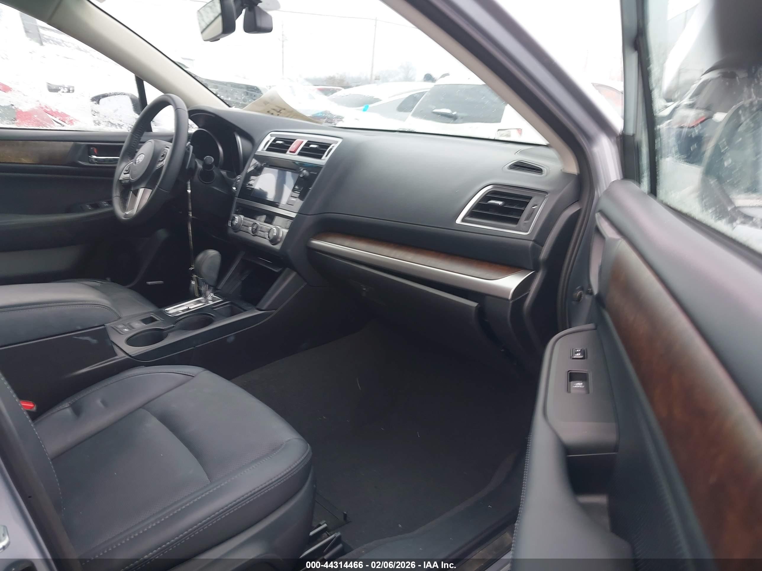 SUBARU OUTBACK image 5