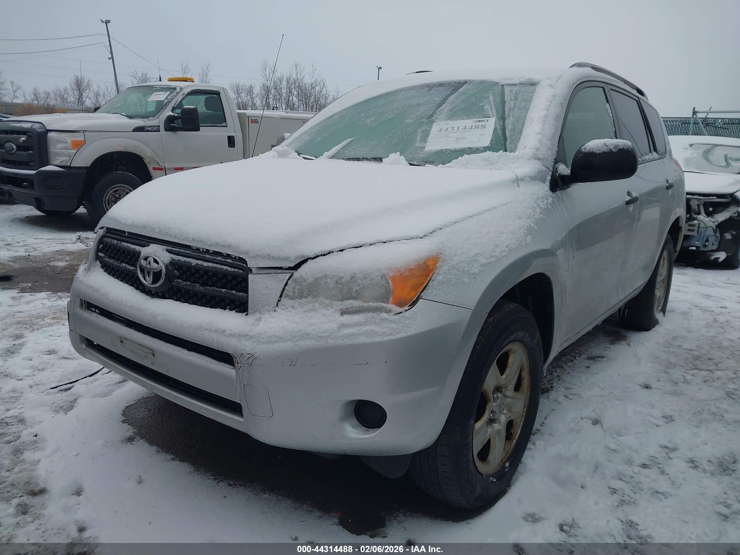 TOYOTA RAV4 image 2