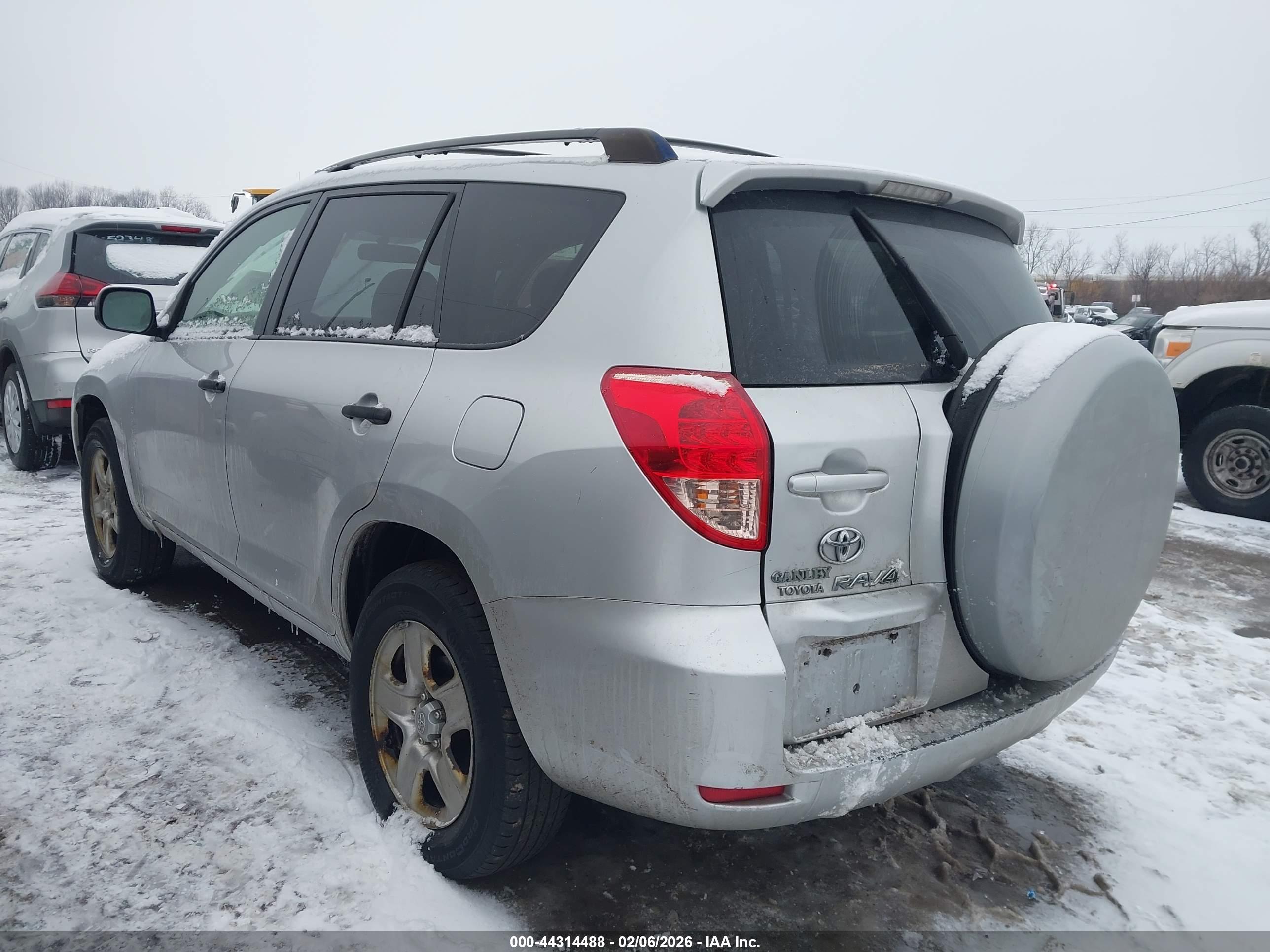 TOYOTA RAV4 image 3