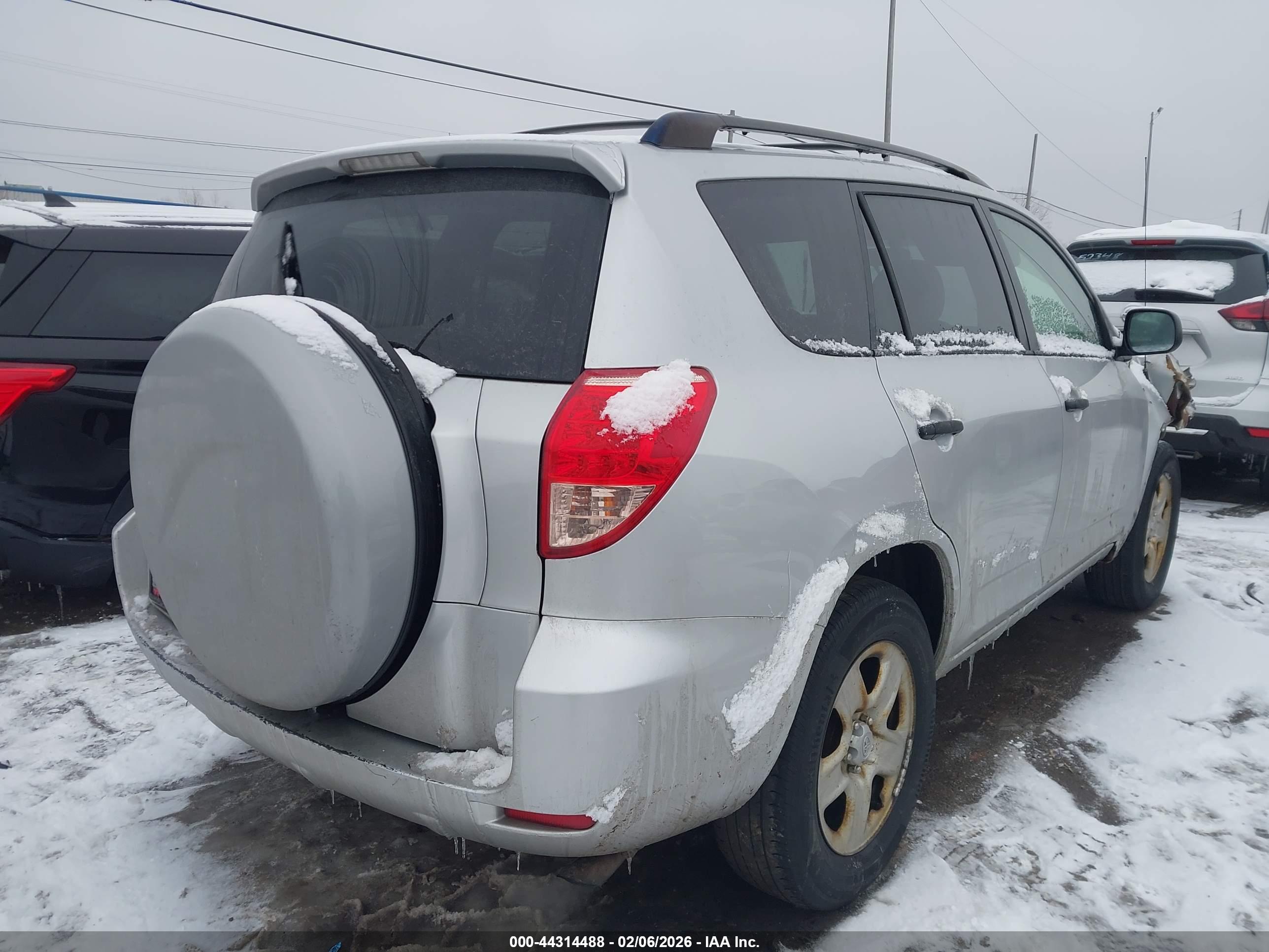 TOYOTA RAV4 image 4