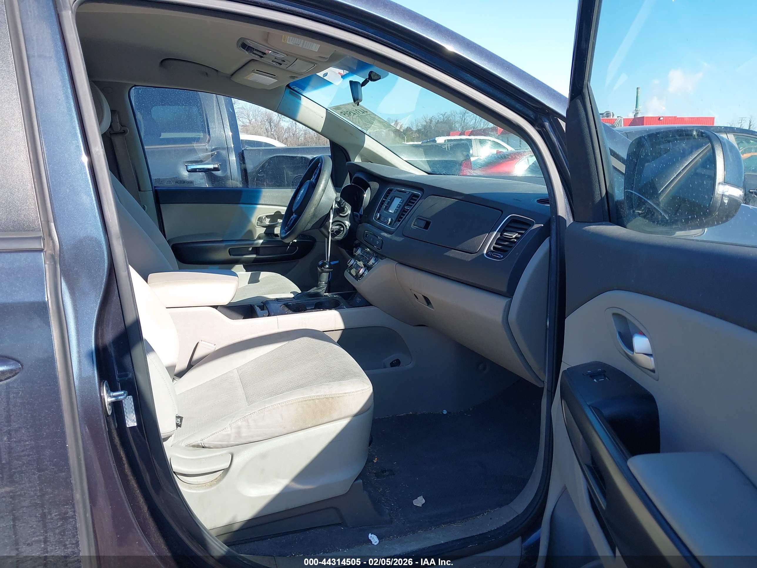 KIA SEDONA image 5
