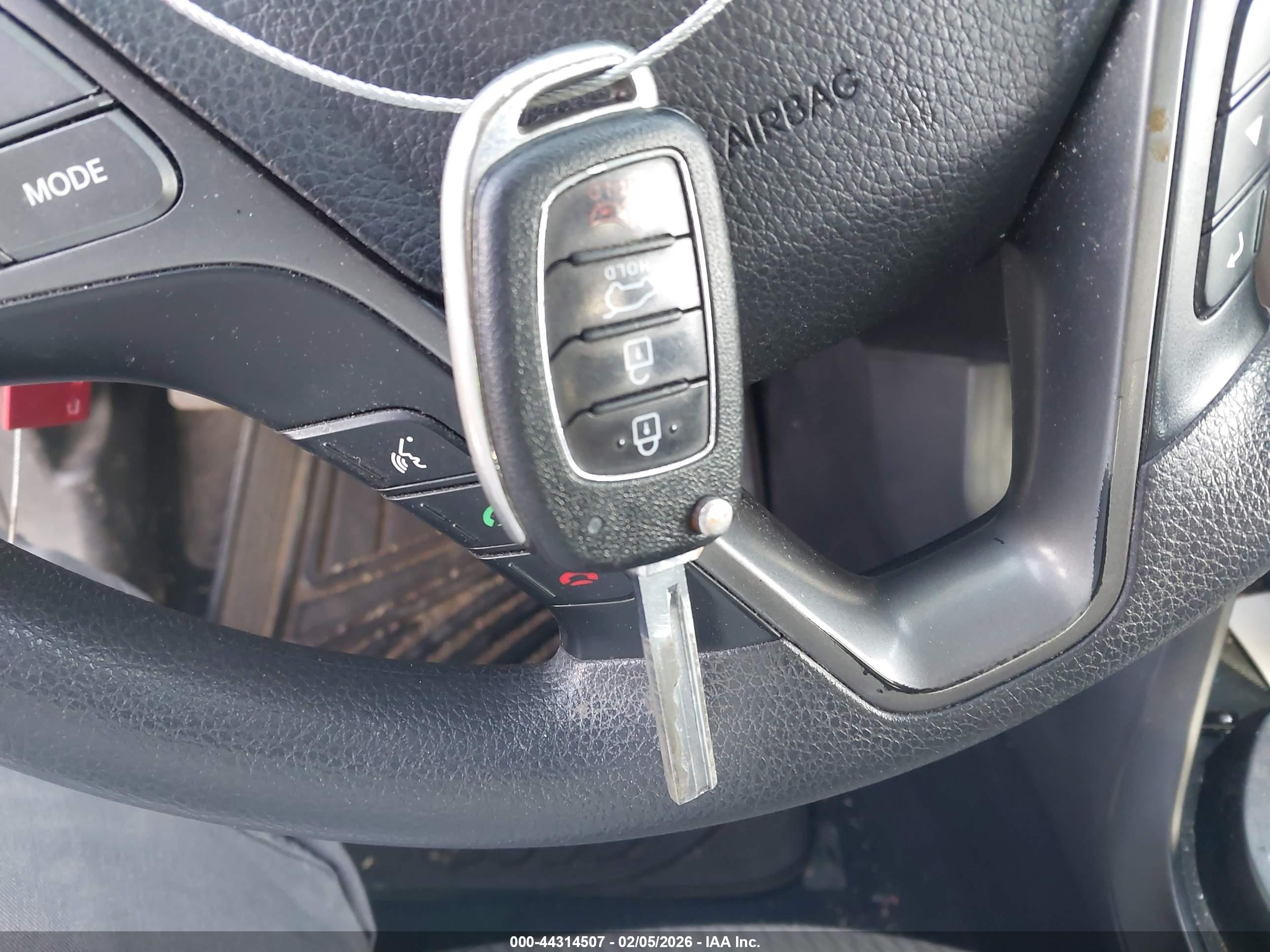 HYUNDAI SANTA image 11