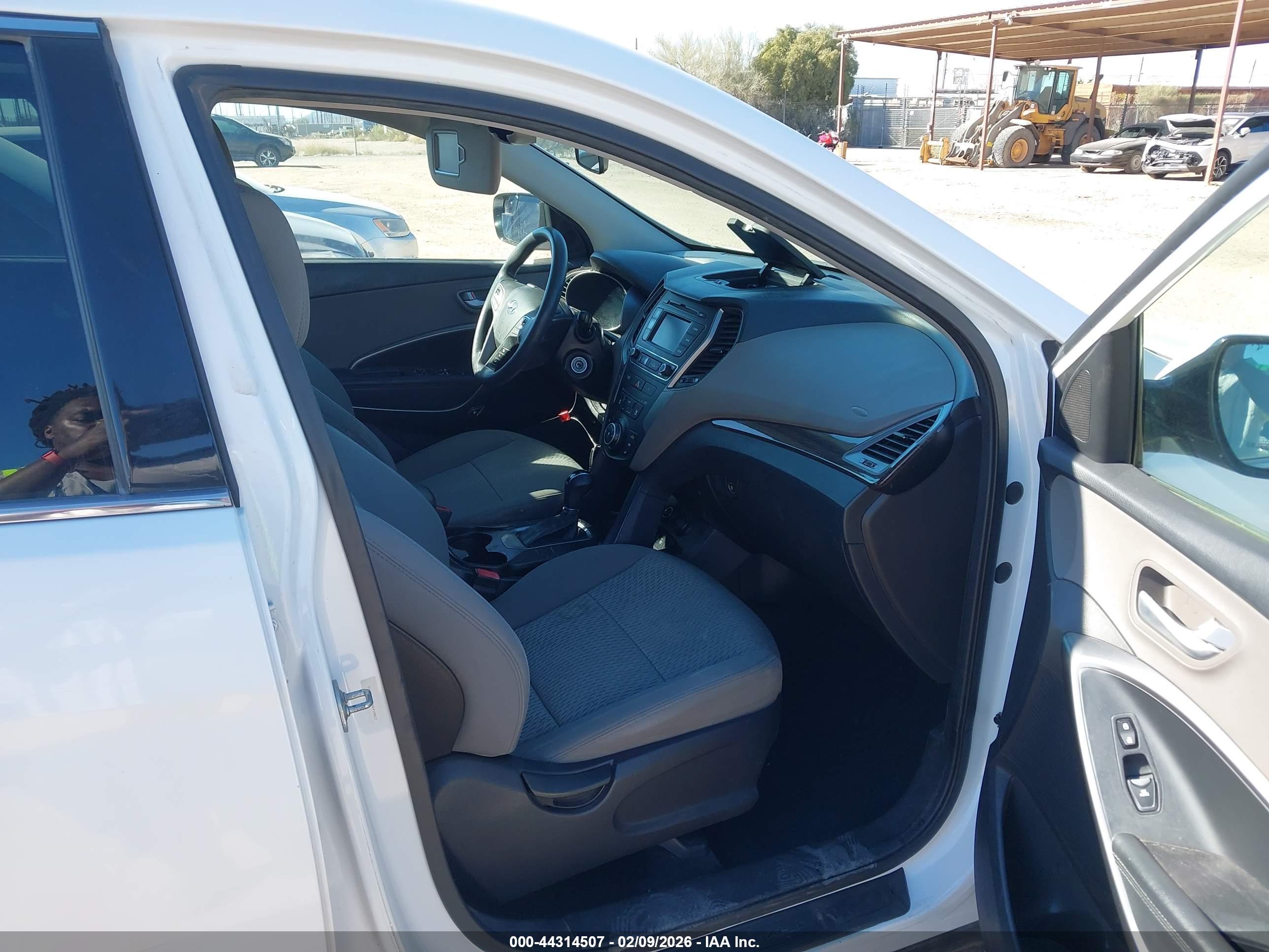 HYUNDAI SANTA image 5