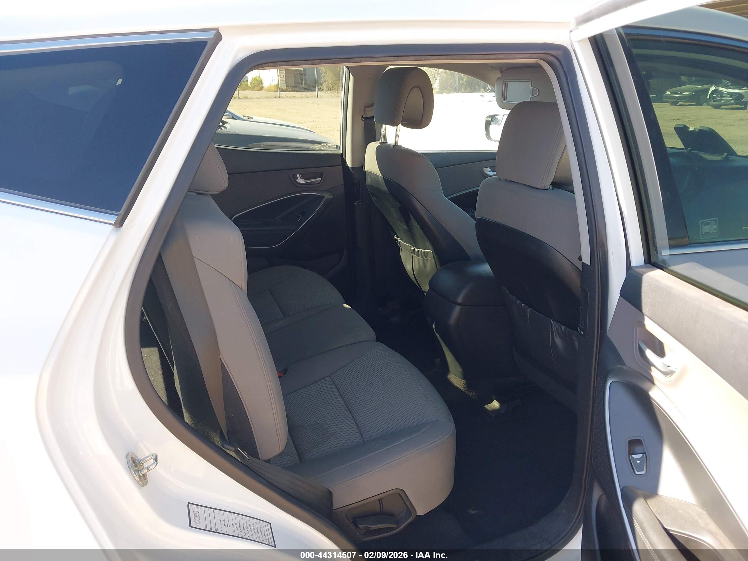 HYUNDAI SANTA image 8