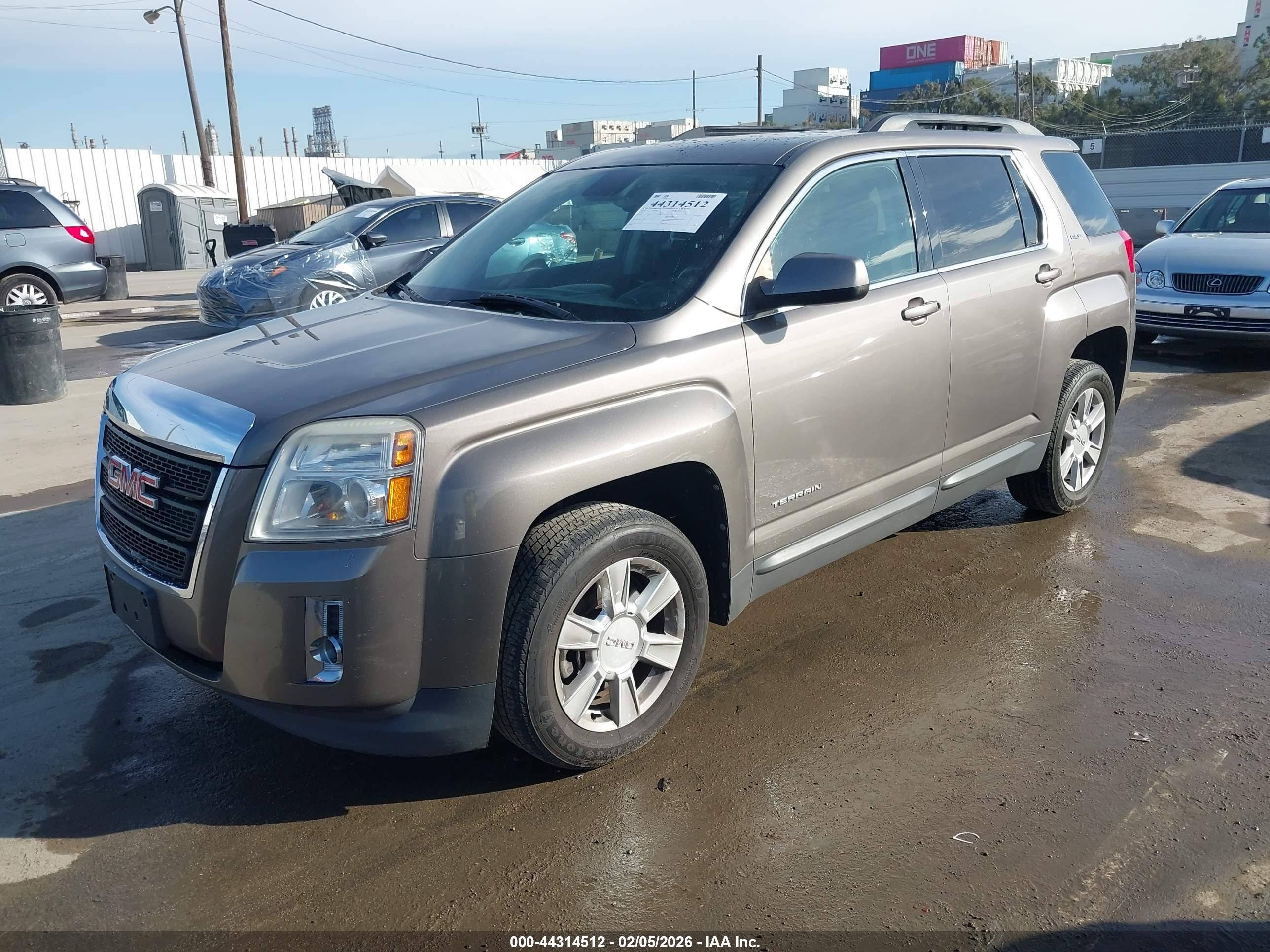 GMC TERRAIN image 2