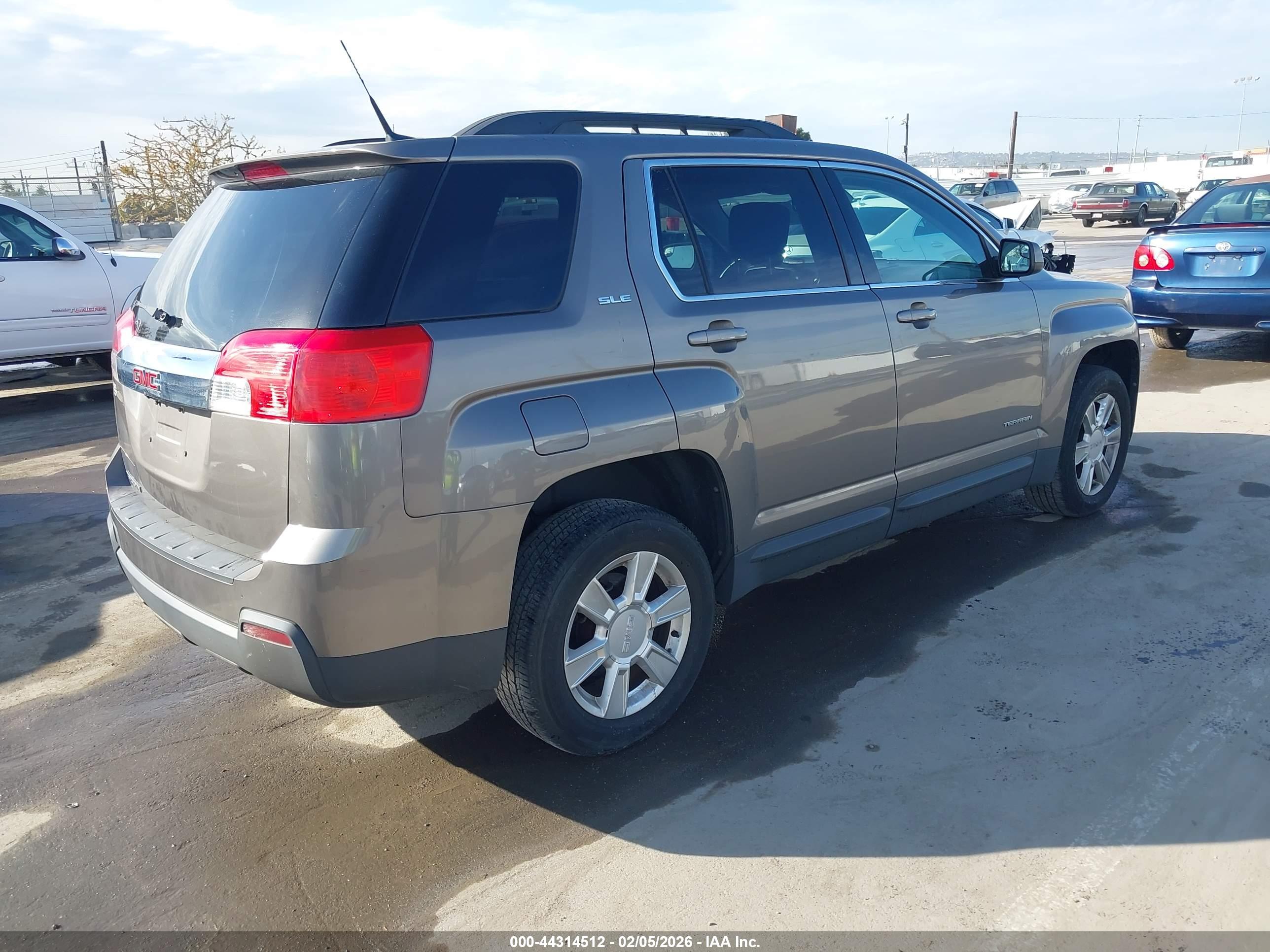 GMC TERRAIN image 4