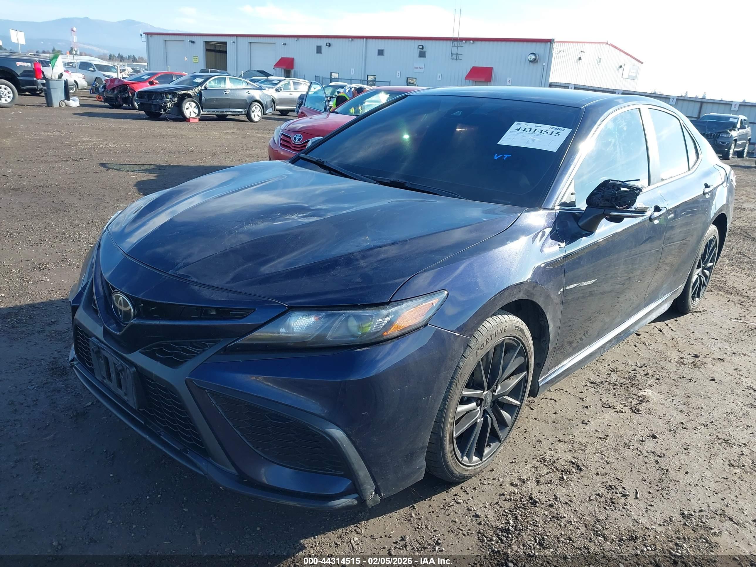 TOYOTA CAMRY image 2