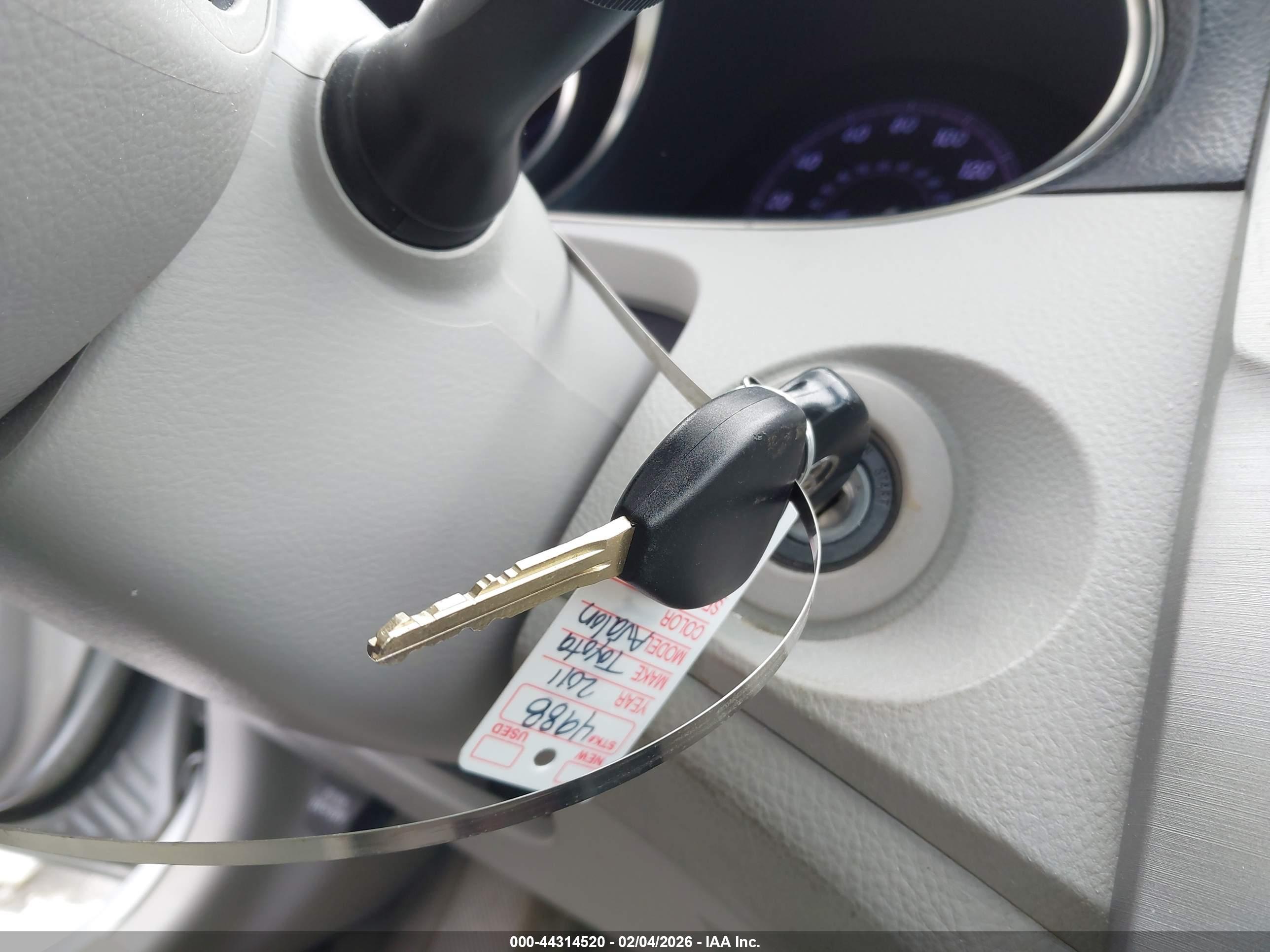TOYOTA AVALON image 11