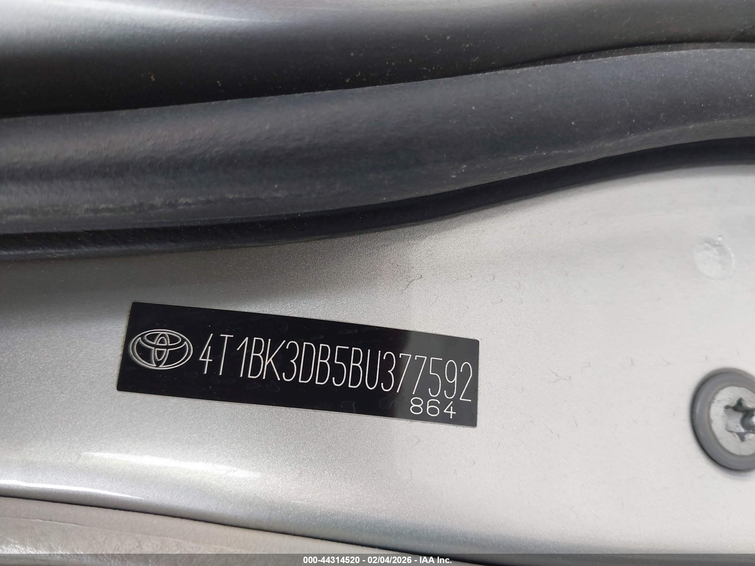 TOYOTA AVALON image 9