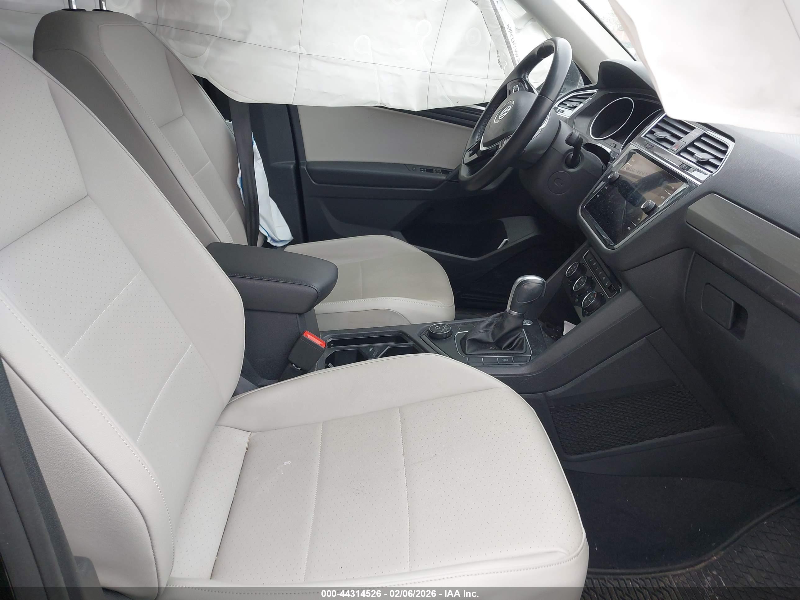 VOLKSWAGEN TIGUAN image 5