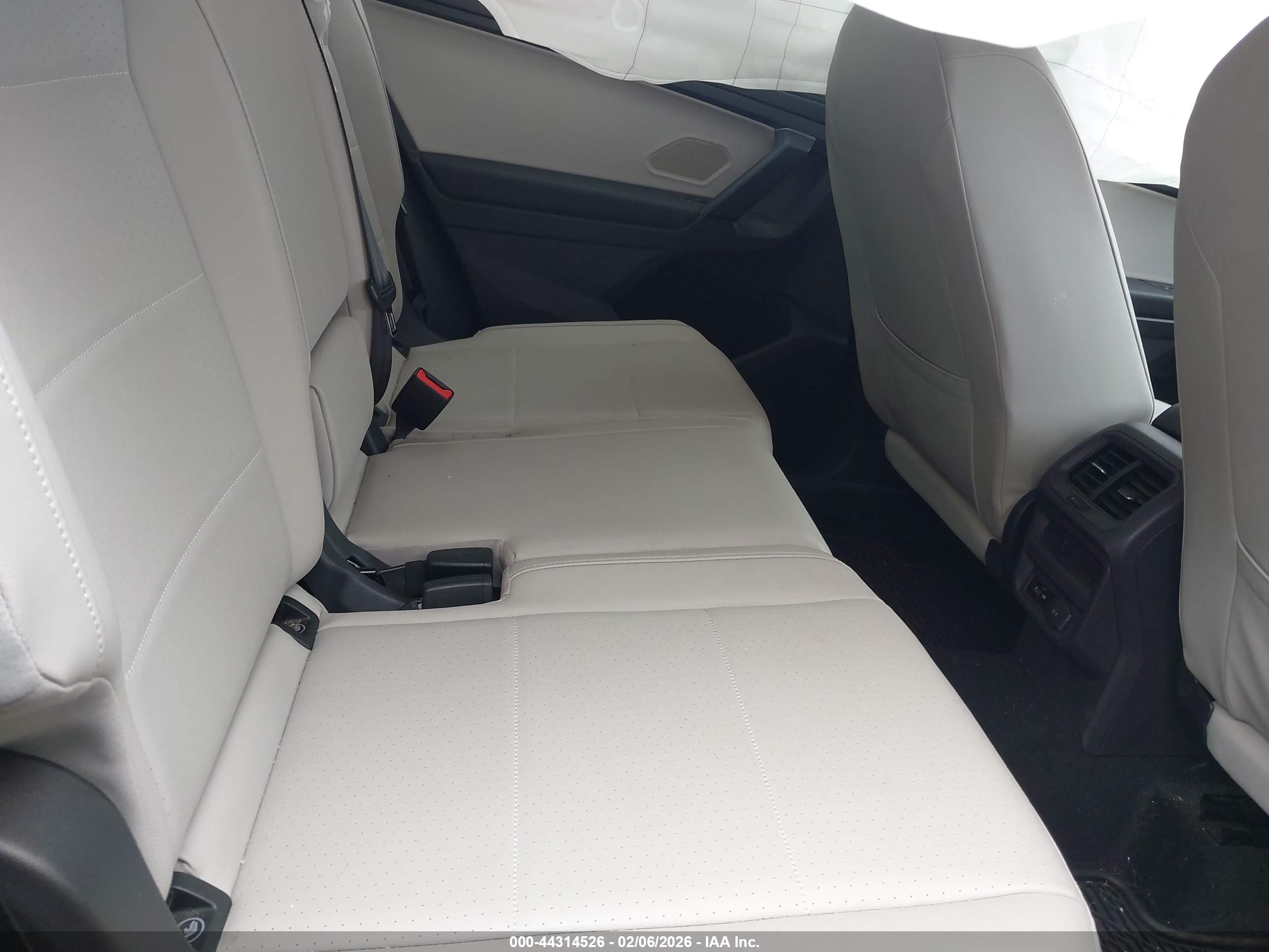 VOLKSWAGEN TIGUAN image 8