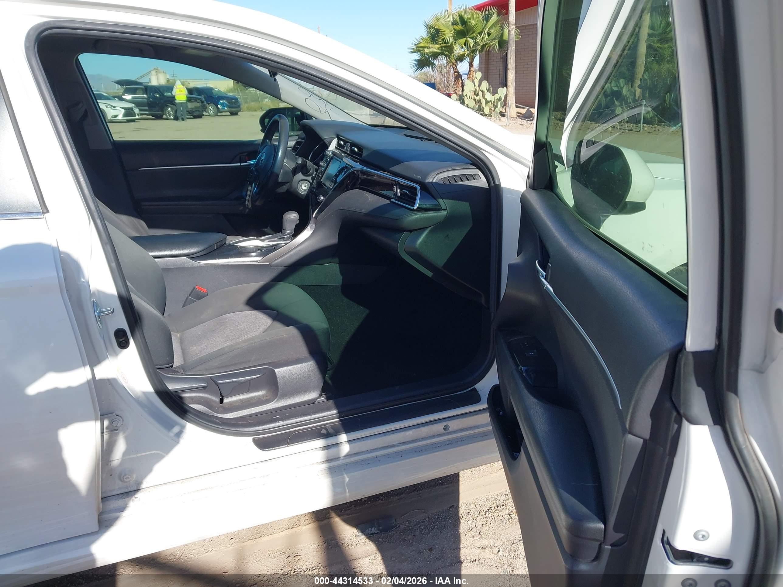 TOYOTA CAMRY image 5