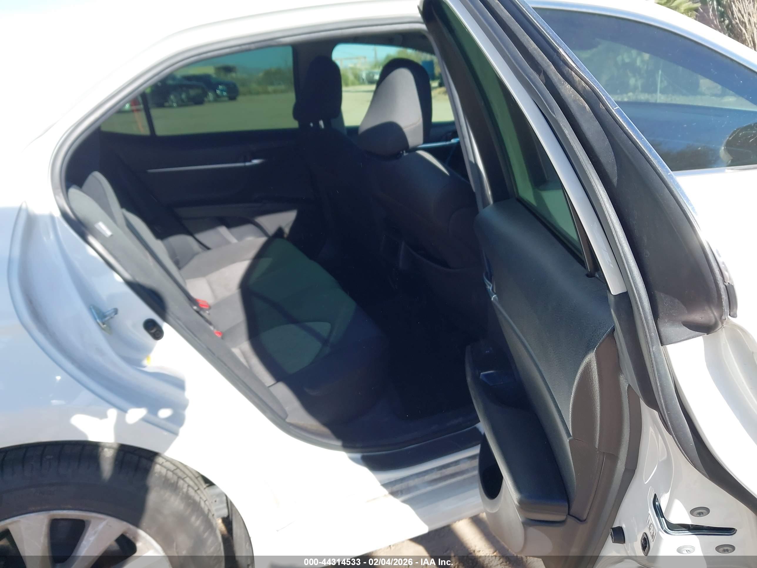 TOYOTA CAMRY image 8