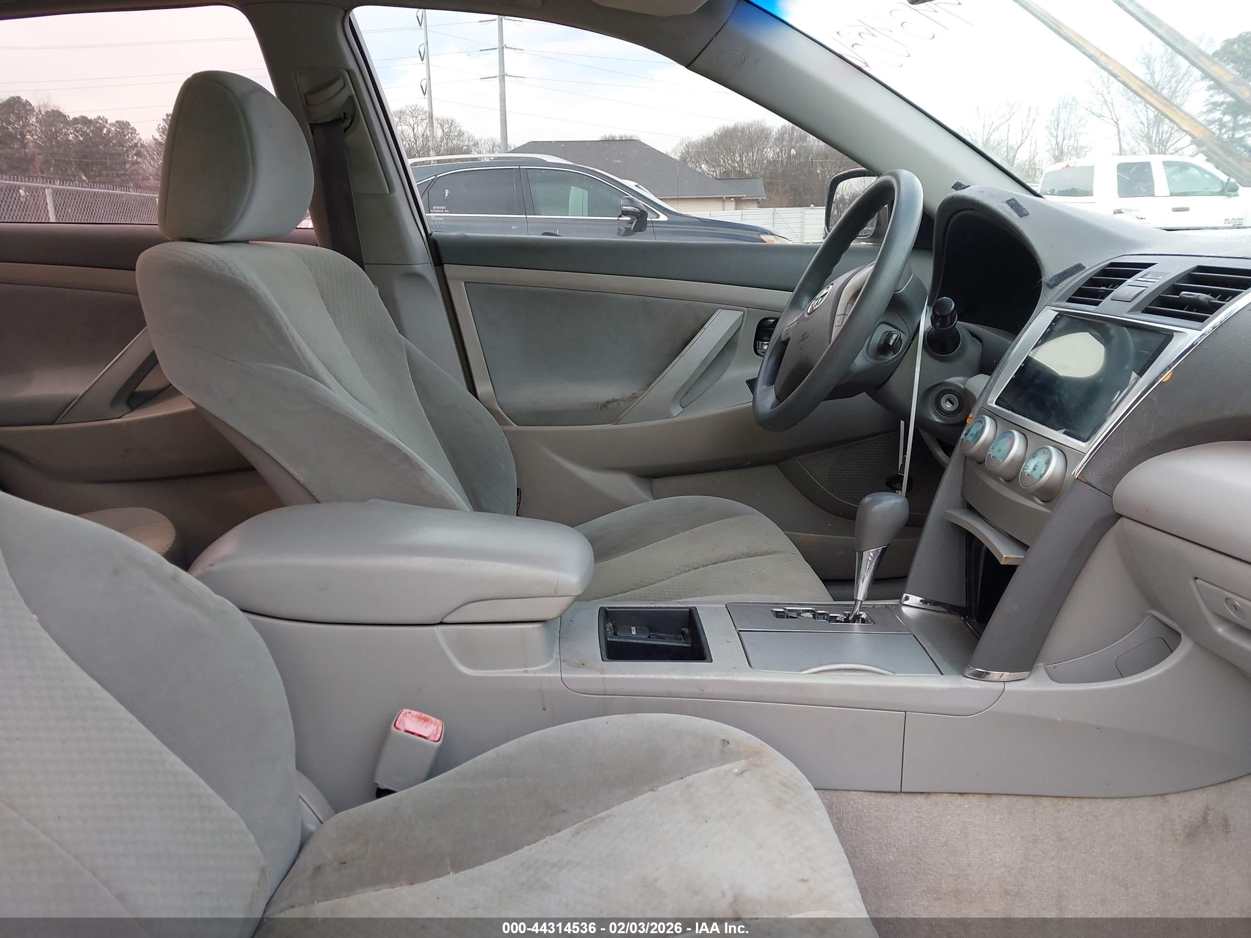 TOYOTA CAMRY image 5