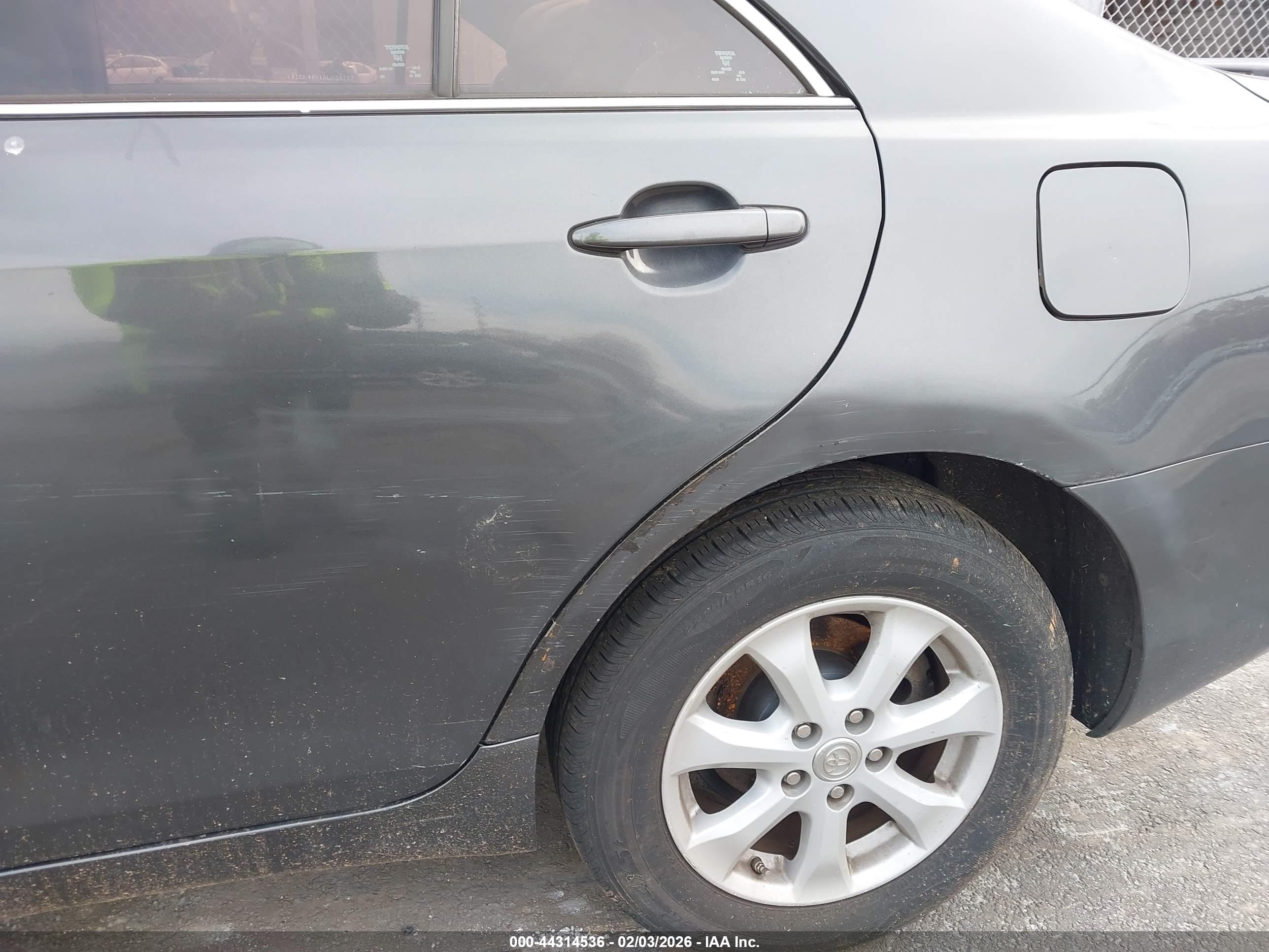 TOYOTA CAMRY image 6