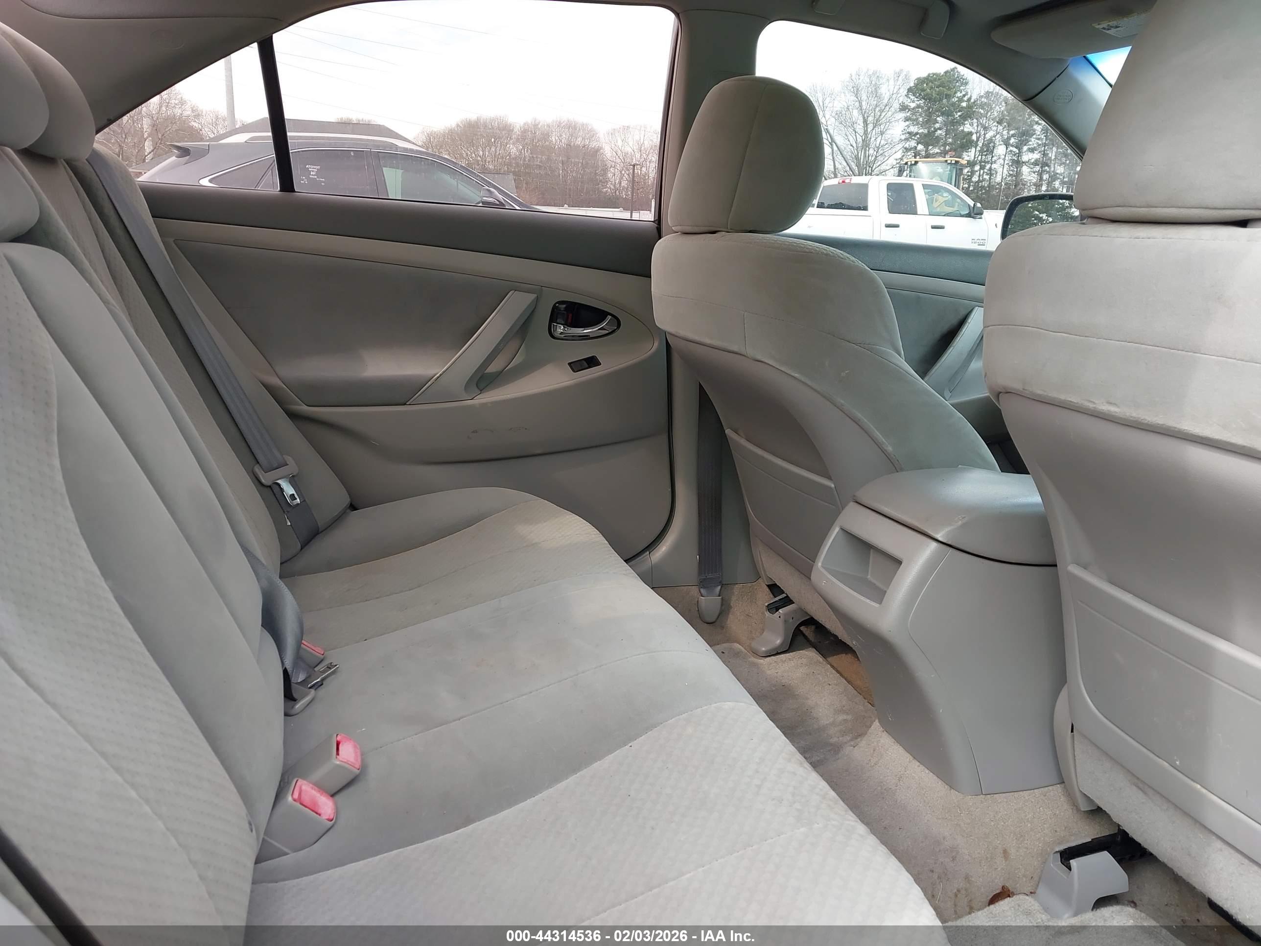 TOYOTA CAMRY image 8