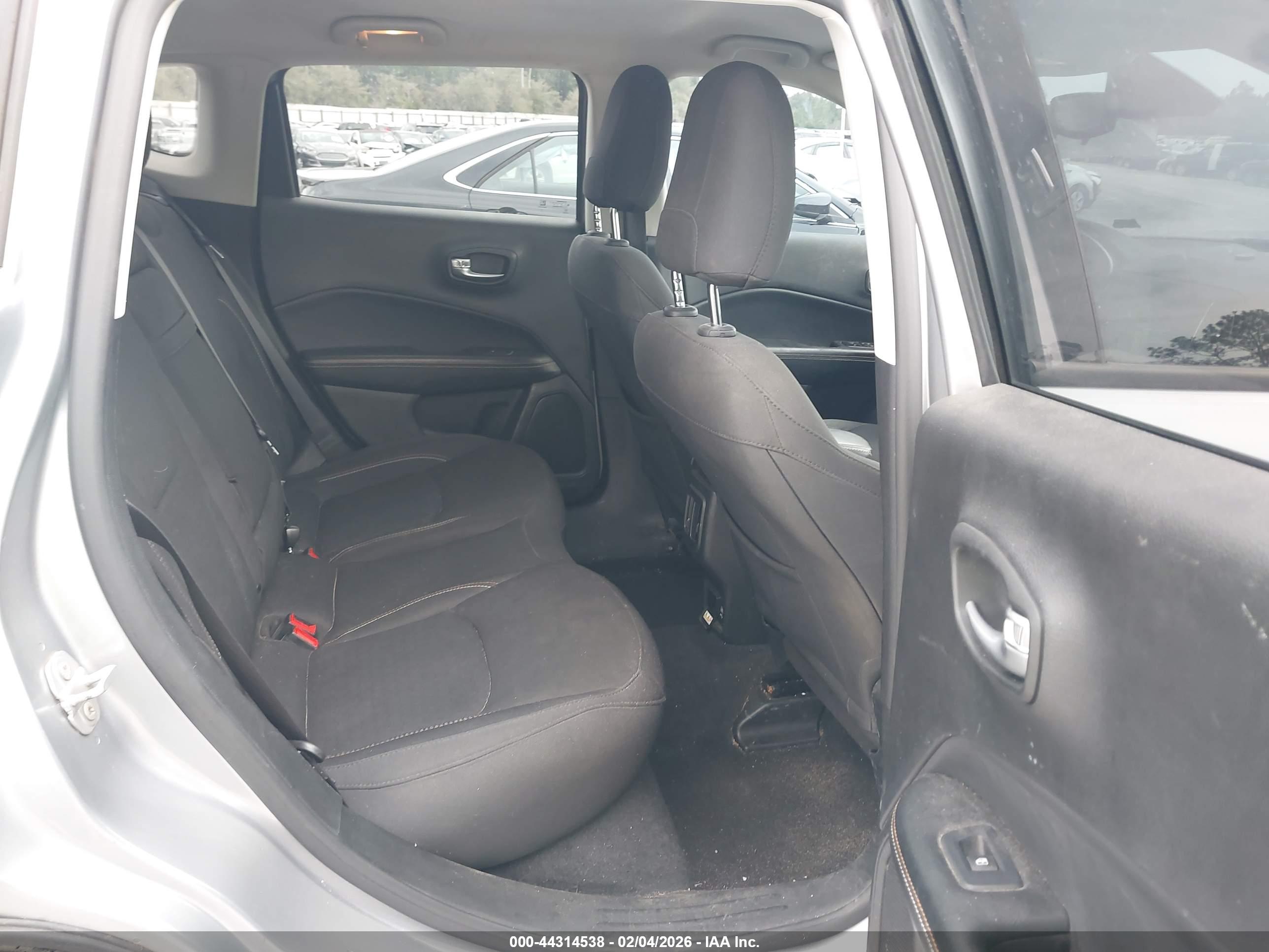 JEEP COMPASS image 8