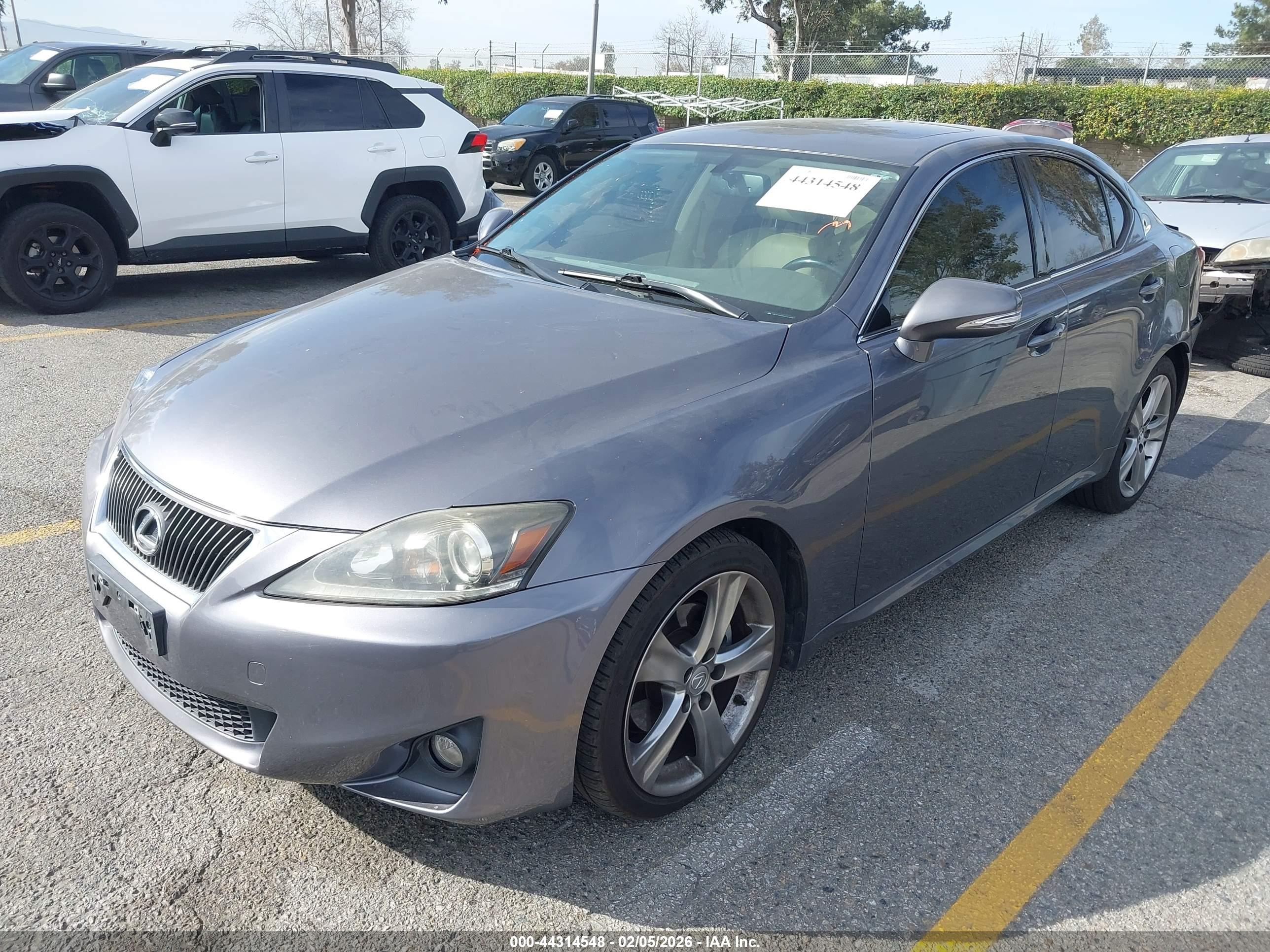 LEXUS IS image 2
