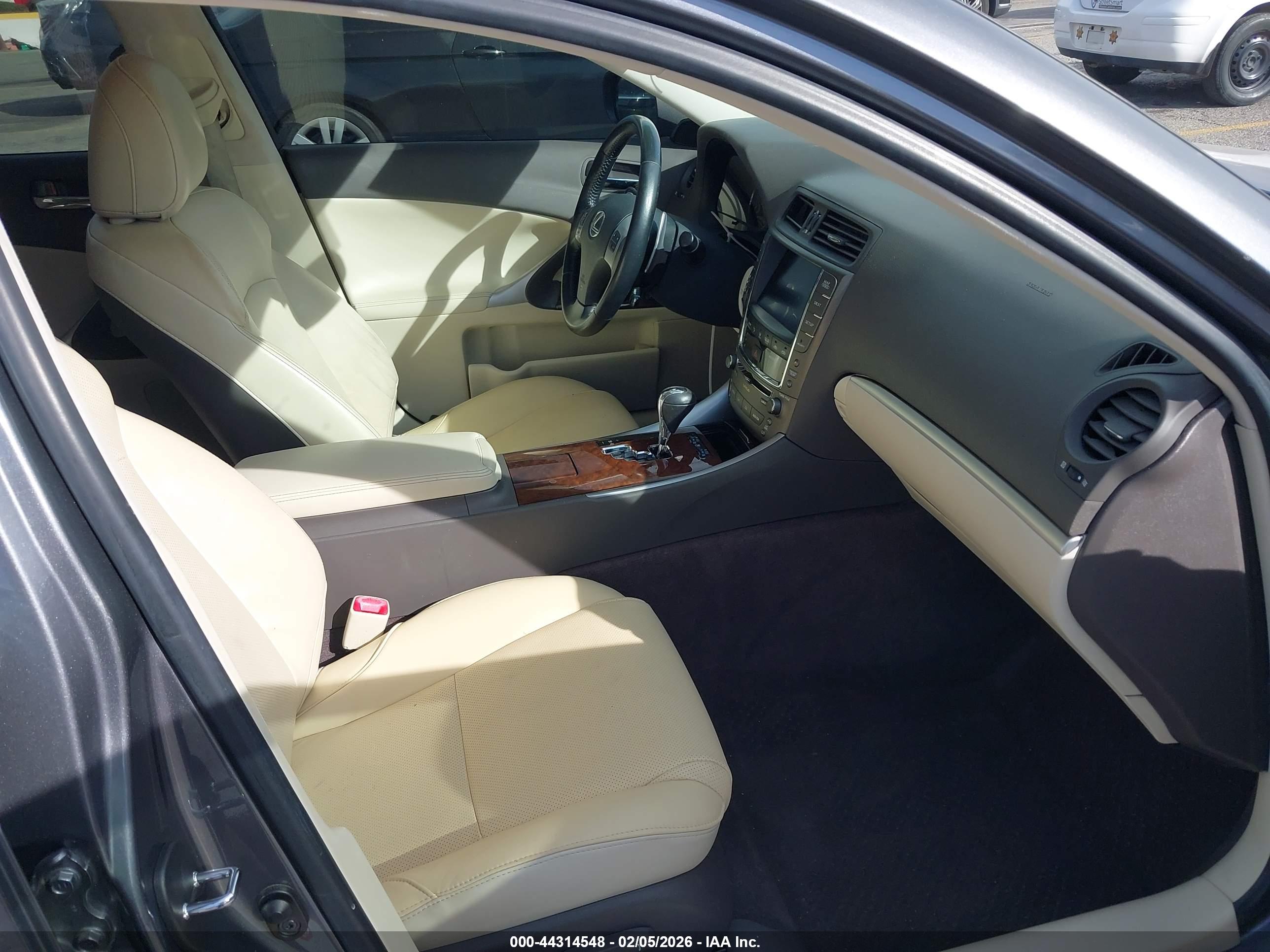 LEXUS IS image 5