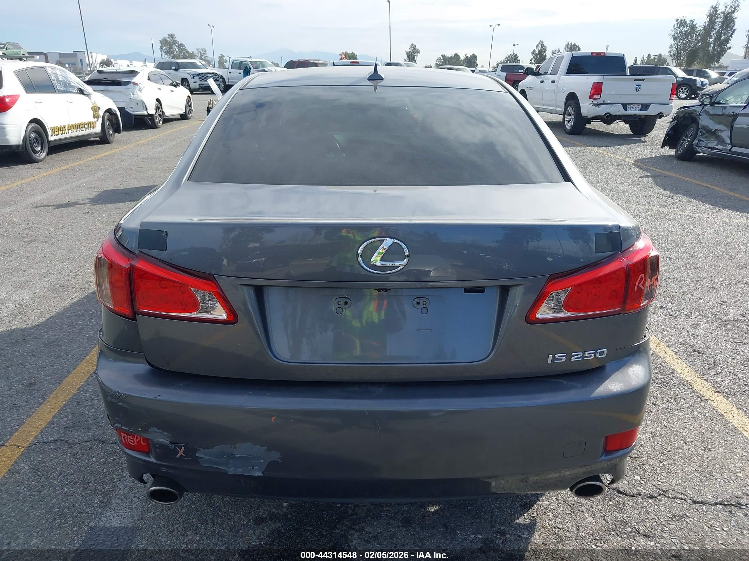 LEXUS IS image 6