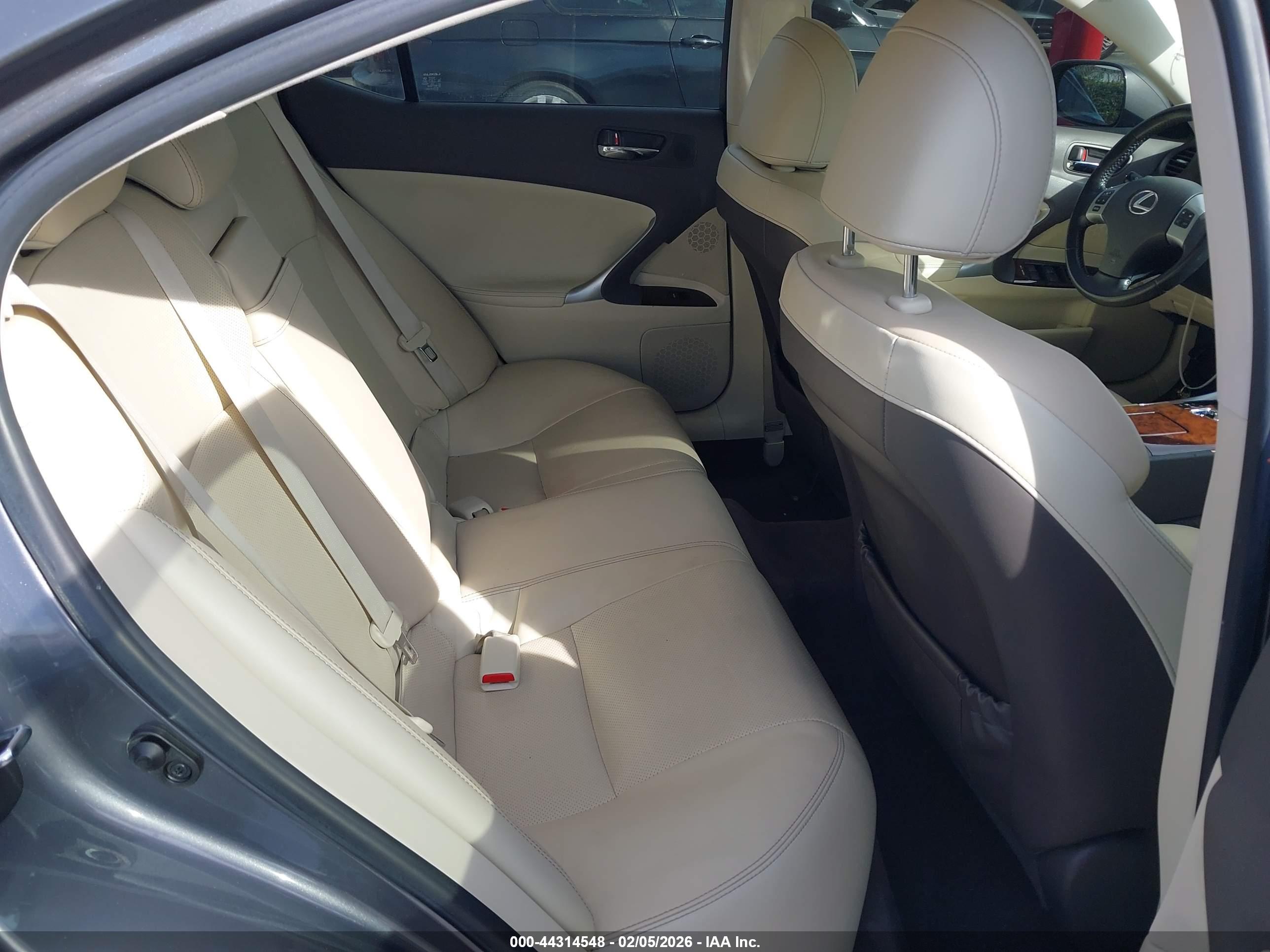 LEXUS IS image 8