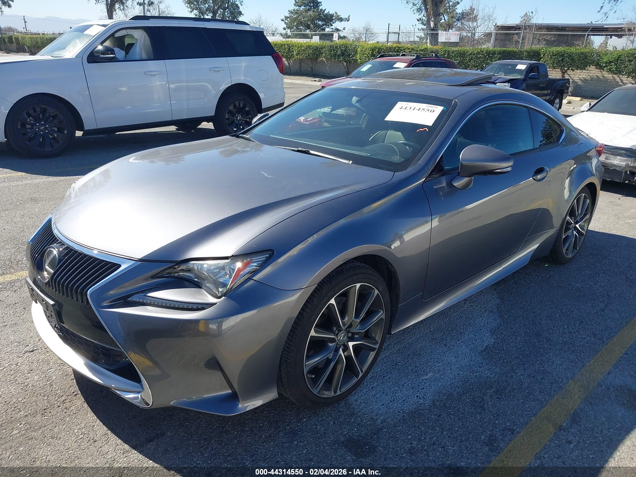 LEXUS RC image 2