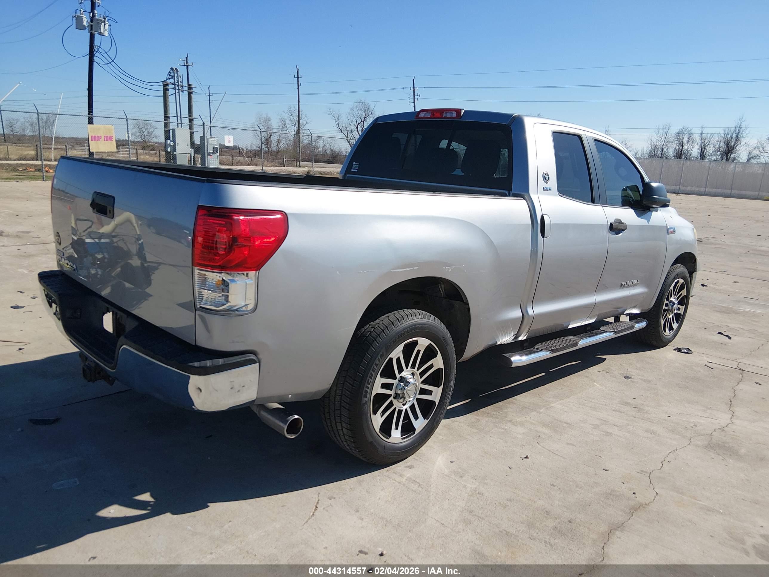 TOYOTA TUNDRA image 4